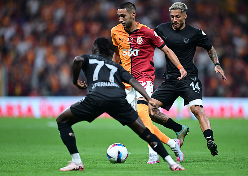 GALATASARAY TRANSFER HABERİ - Okan Buruk yıldız ismin biletini kesti! Şansı kalmadı