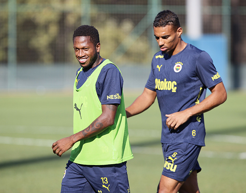 Fenerbahçe’den Galatasaray’a tarihe geçecek transfer çalımı! İlk görüşme yapıldı
