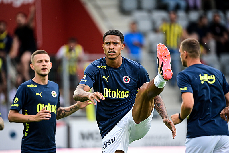 FENERBAHÇE HABERLERİ - Avrupa ekipleri ile adı anılıyordu! Şimdi ise sözleşmesi yenileniyor