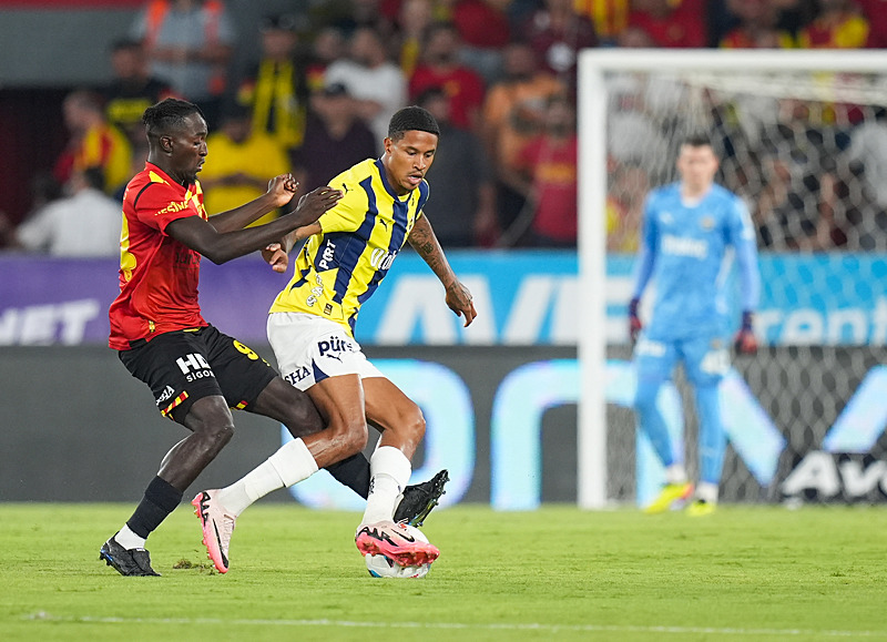 FENERBAHÇE HABERLERİ - Avrupa ekipleri ile adı anılıyordu! Şimdi ise sözleşmesi yenileniyor