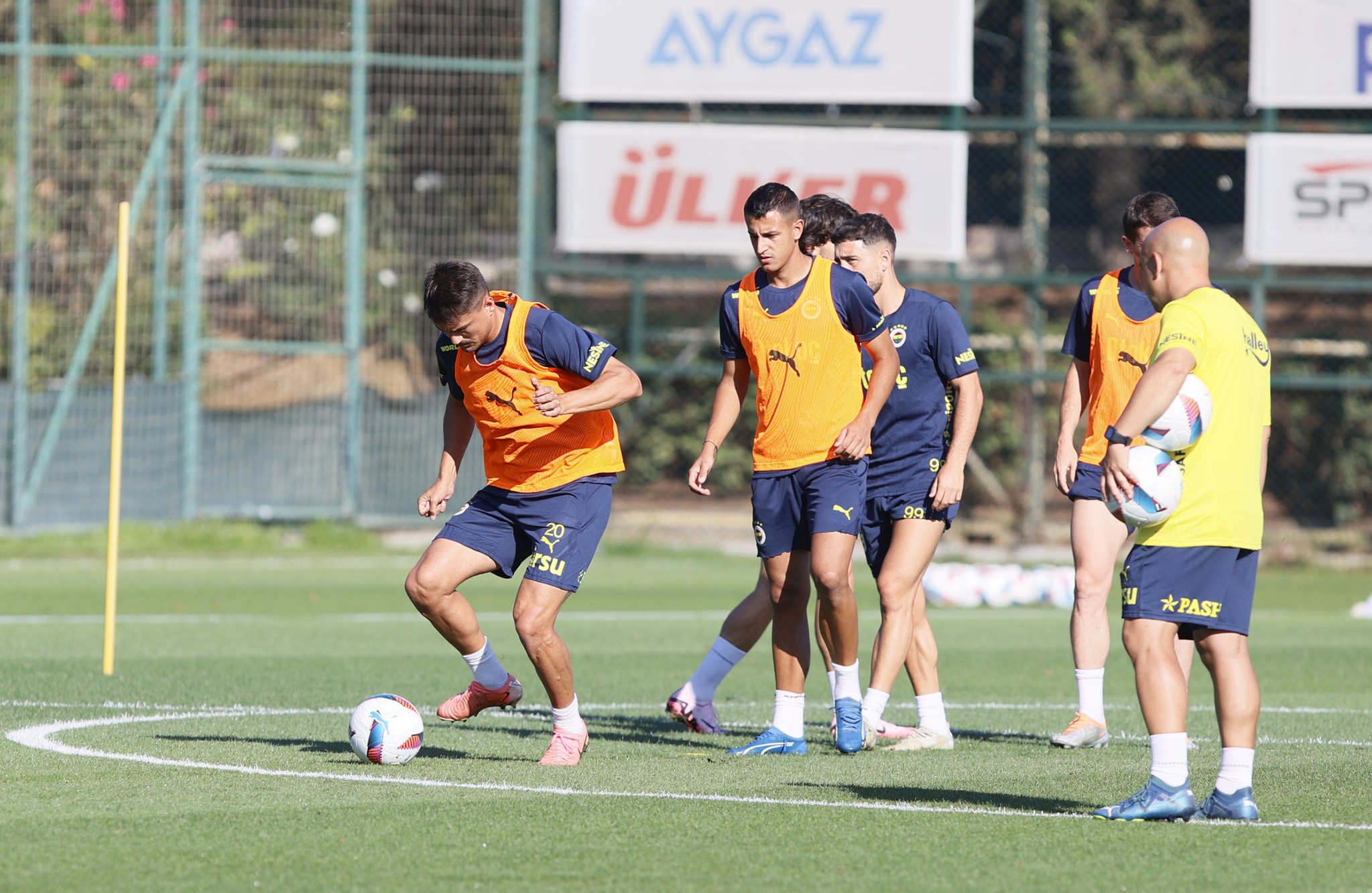 Fenerbahçe’den Beşiktaş ve Galatasaray’a transfer çalımı! Ferdi Kadıoğlu’nun yeri o isimle doluyor