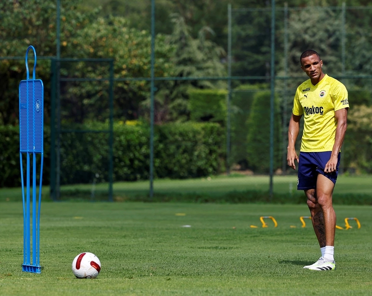 Fenerbahçe’de bir ayrılık daha! Rodrigo Becao’ya İtalya kancası