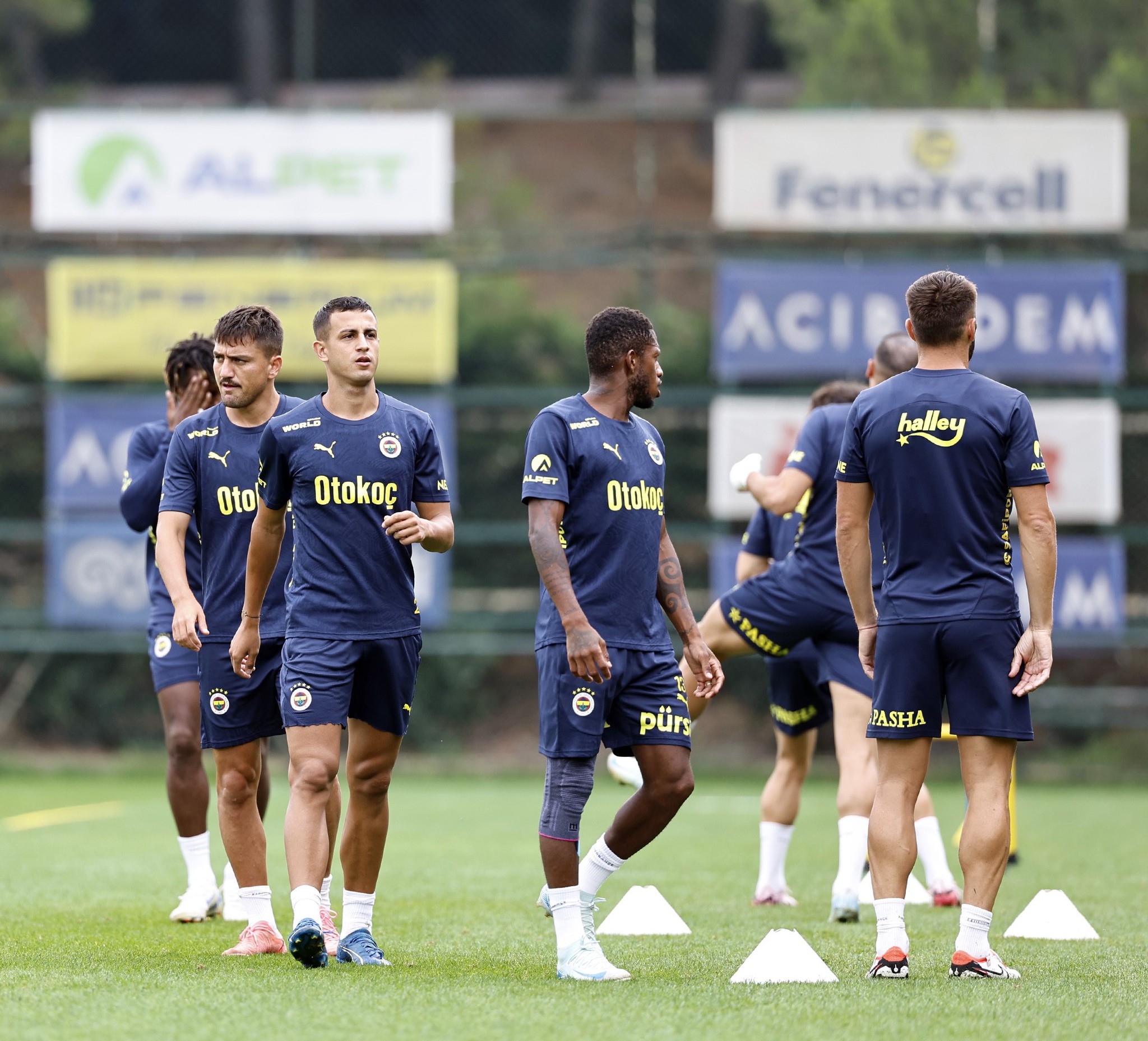 Fenerbahçe’de bir ayrılık daha! Rodrigo Becao’ya İtalya kancası