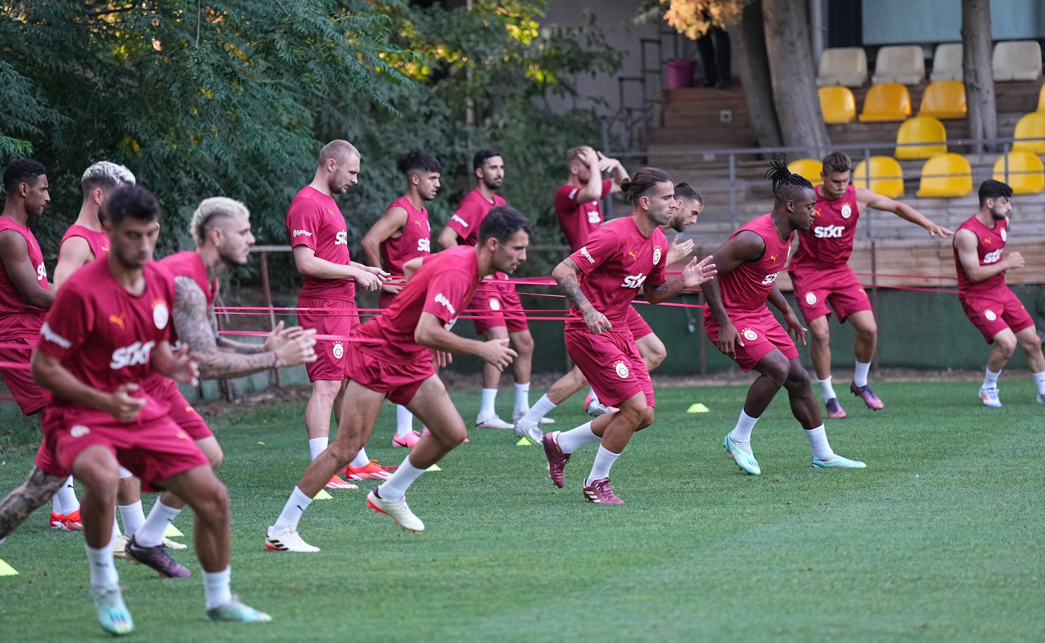 Young Boys maçı sonrası Okan Buruk neşteri vurdu! Galatasaray’da 5 ayrılık 2 transfer! Fenerbahçe de istiyordu