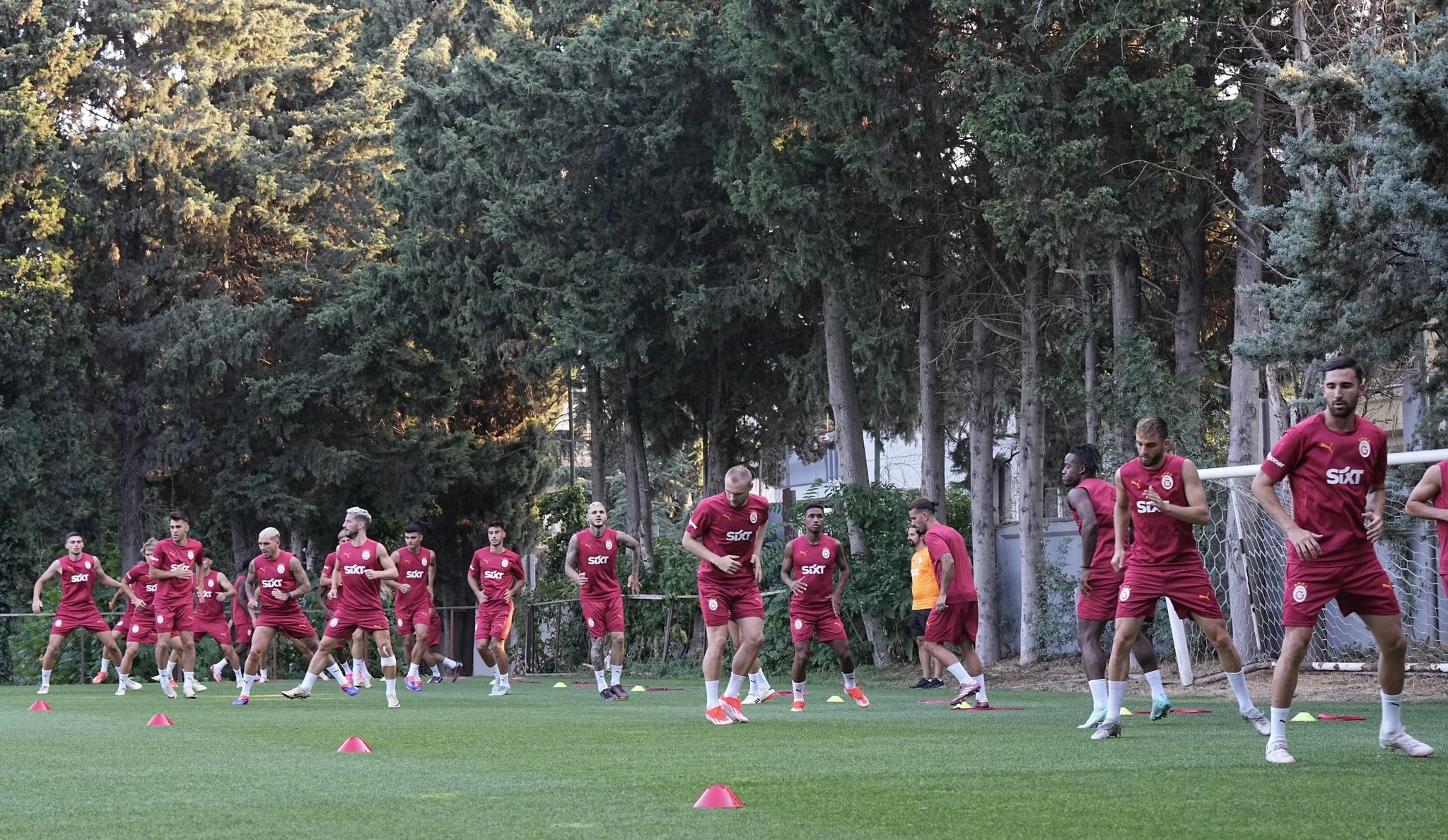 Young Boys maçı sonrası Okan Buruk neşteri vurdu! Galatasaray’da 5 ayrılık 2 transfer! Fenerbahçe de istiyordu