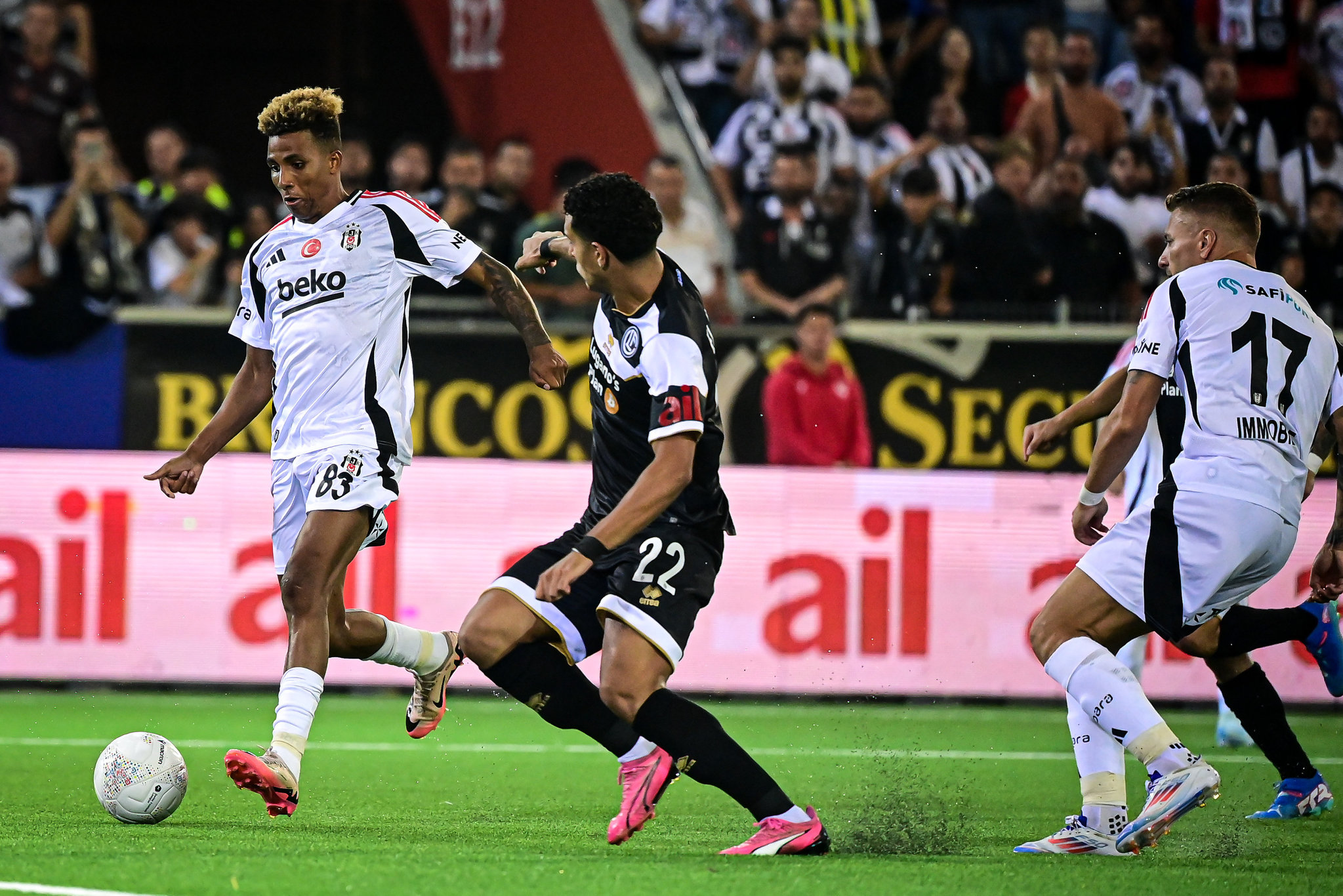 Beşiktaş için flaş iddia! Yıldız futbolcu siyah-beyazlıların teklifini reddetti