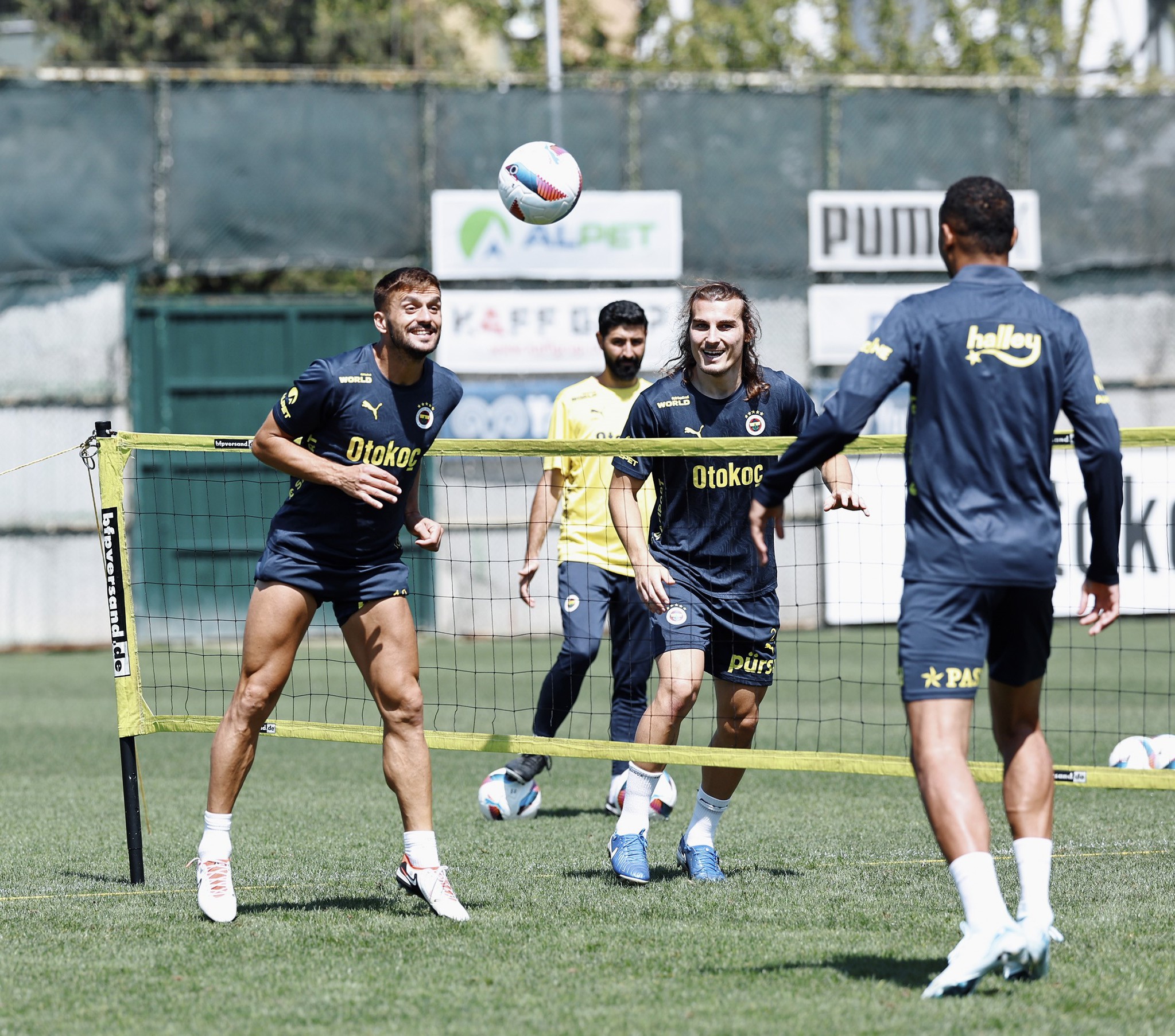 Fenerbahçe’de yıldız futbolcuyla yollar ayrılıyor! Belçika Ligi’nden flaş talip