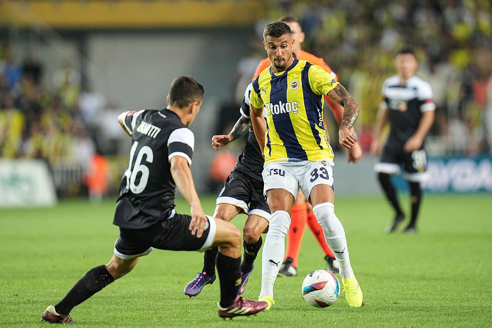 Fenerbahçe’de Ferdi Kadıoğlu’nun ardından 9 ayrılık daha! Mourinho o isimleri sildi