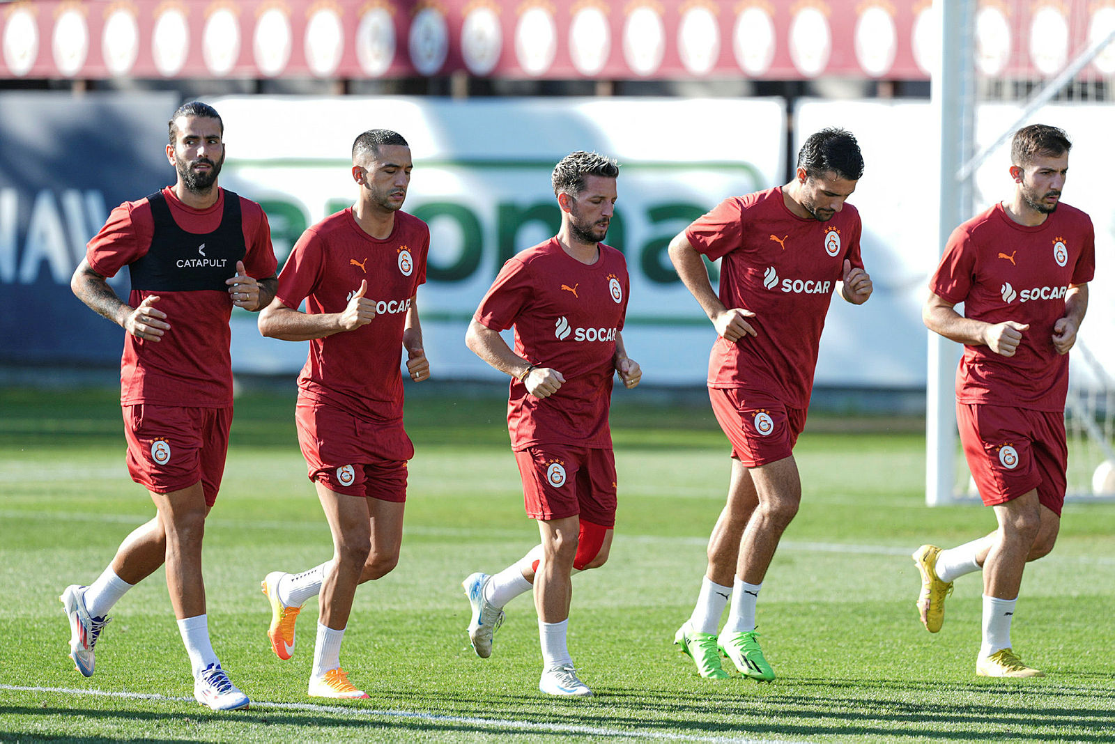 Galatasaray’da tarihi operasyon! 8 isim takımdan gönderiliyor