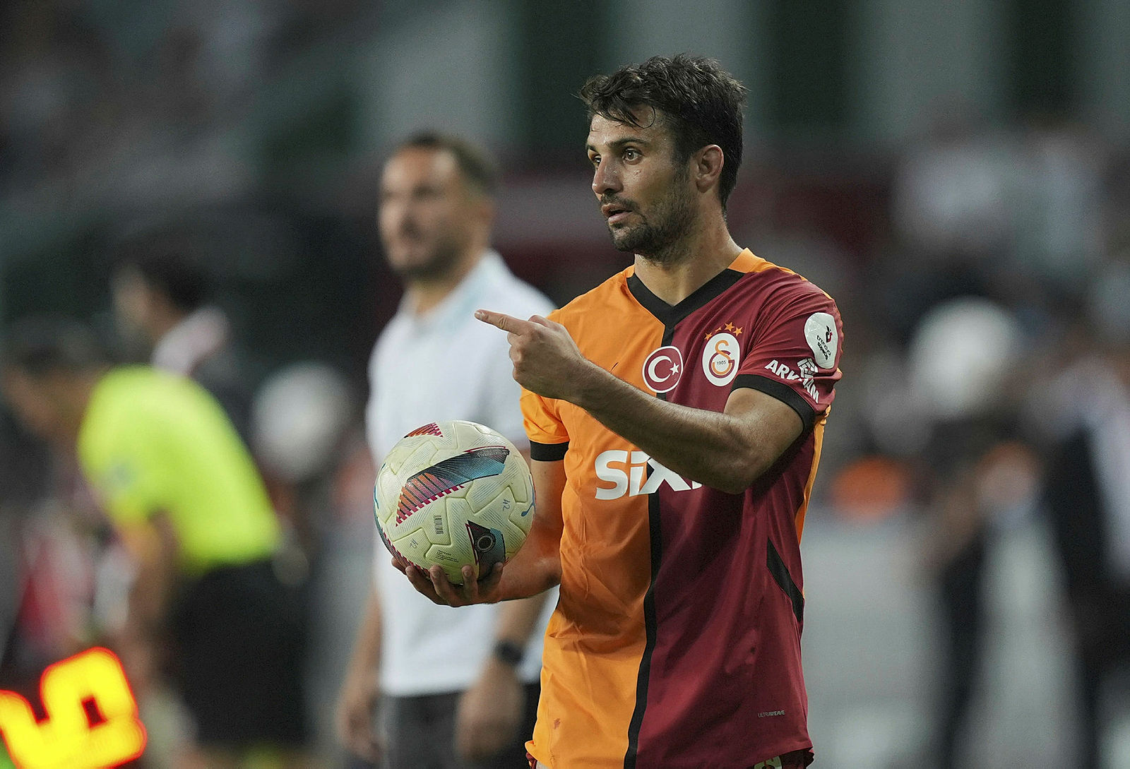 Galatasaray’da tarihi operasyon! 8 isim takımdan gönderiliyor