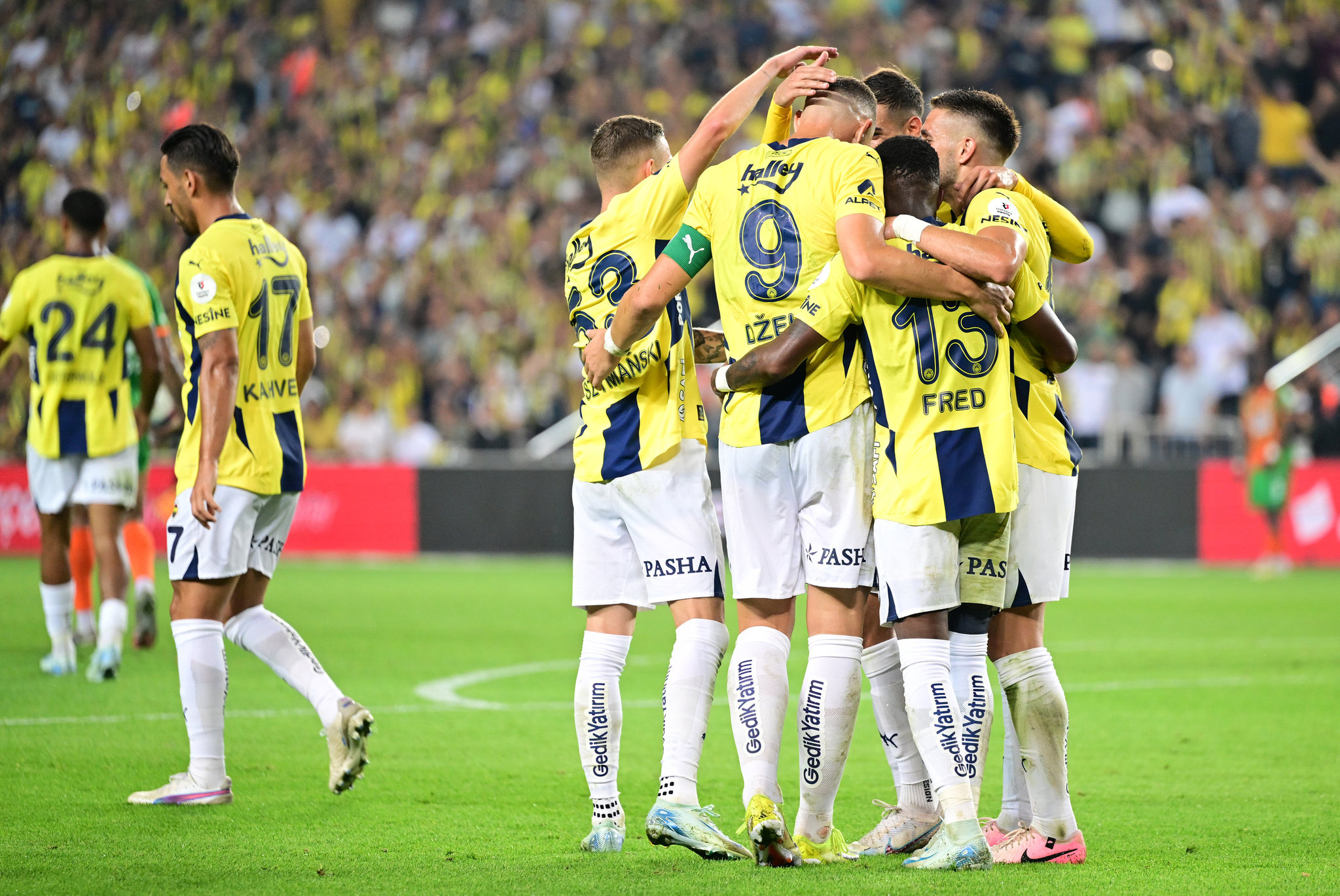 İngiliz basınından bomba iddia! Dünya yıldızı Fenerbahçe’ye sıcak bakıyor