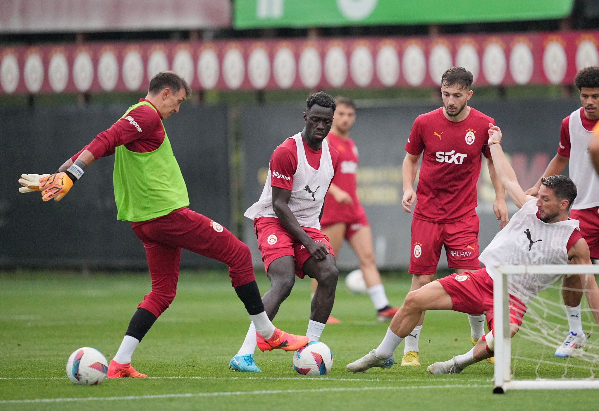 Galatasaray’dan şaşırtan transfer! Almanya’dan eski Fenerbahçeli geliyor