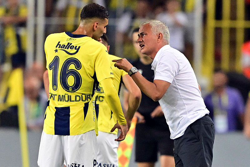 FENERBAHÇE HABERLERİ | Jose Mourinho Galatasaray derbisi için önlemini aldı! Takımla konuştu ve...