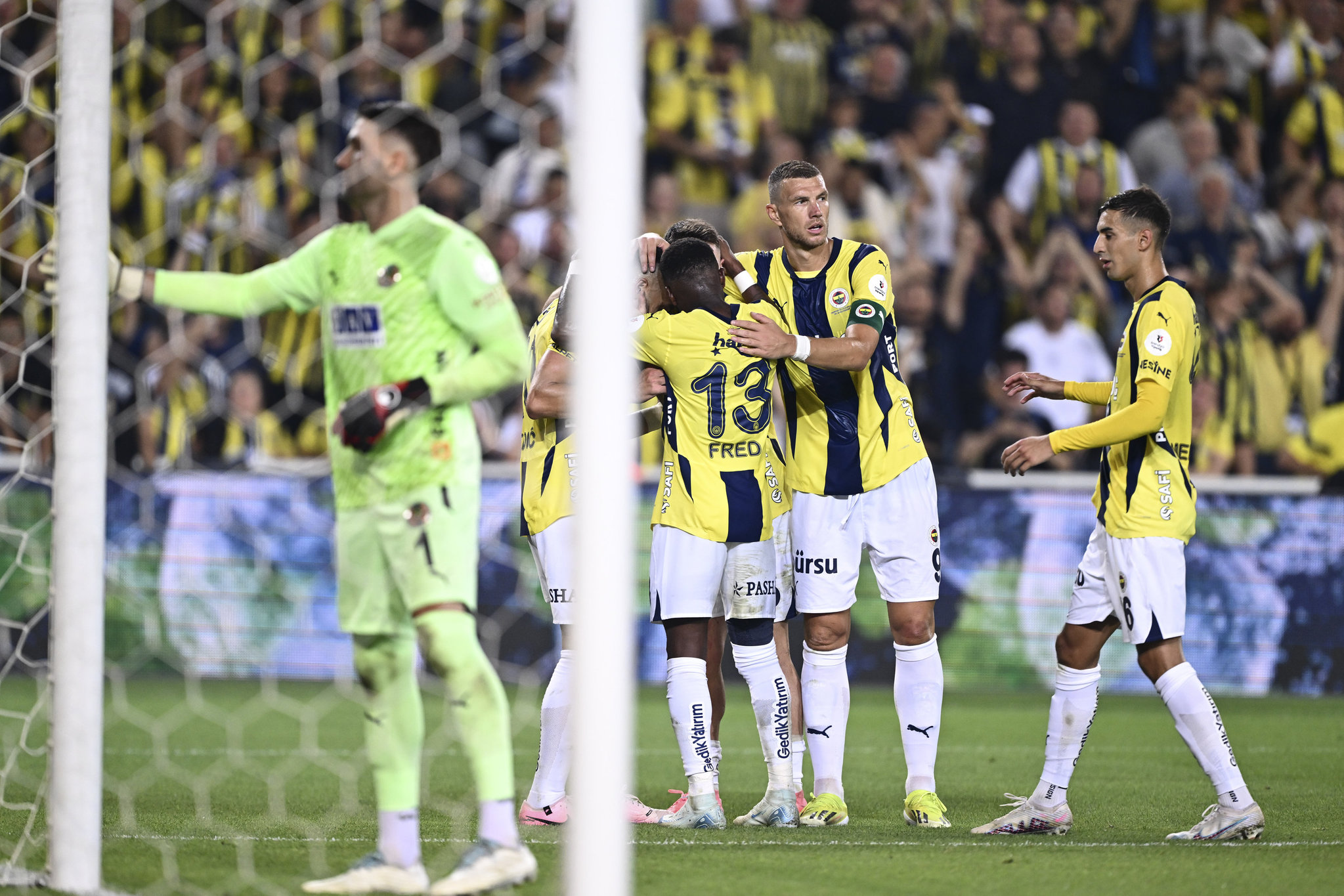 Jose Mourinho’dan Kasımpaşa maçında büyük revizyon! İşte Fenerbahçe’nin muhtemel 11’i...