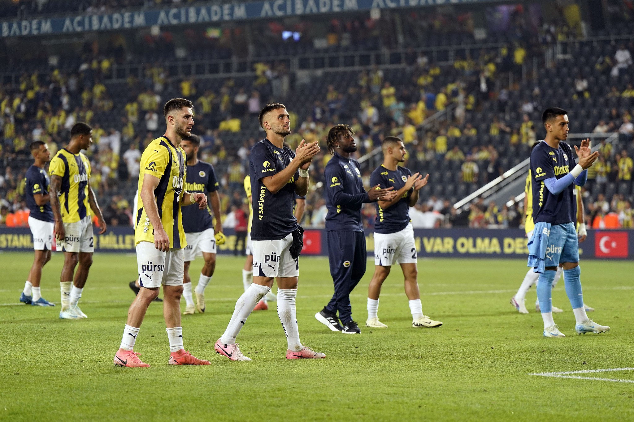 Jose Mourinho’dan Kasımpaşa maçında büyük revizyon! İşte Fenerbahçe’nin muhtemel 11’i...