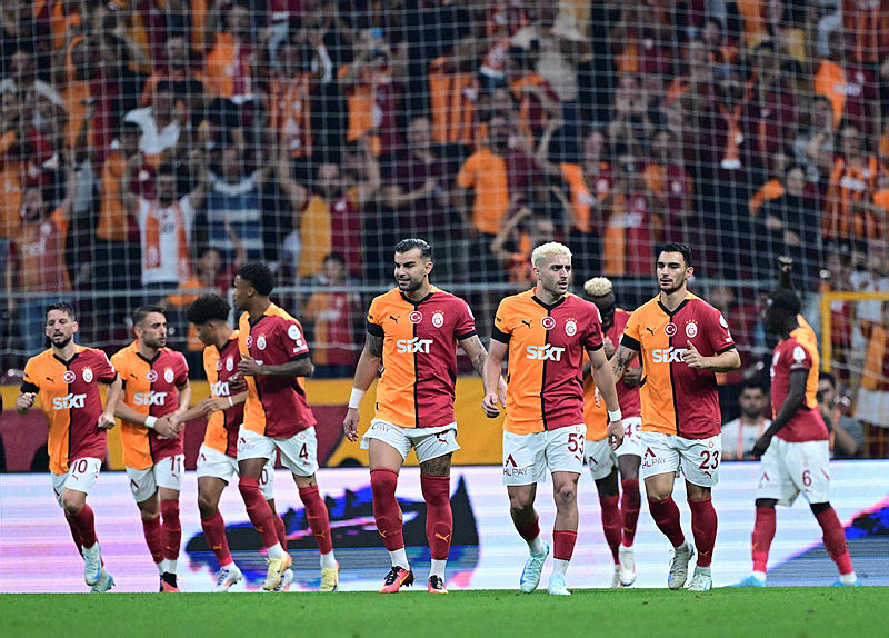 GALATASARAY HABERLERİ | Roland Sallai’nin babasından flaş transfer sözleri: Başka bir takıma...