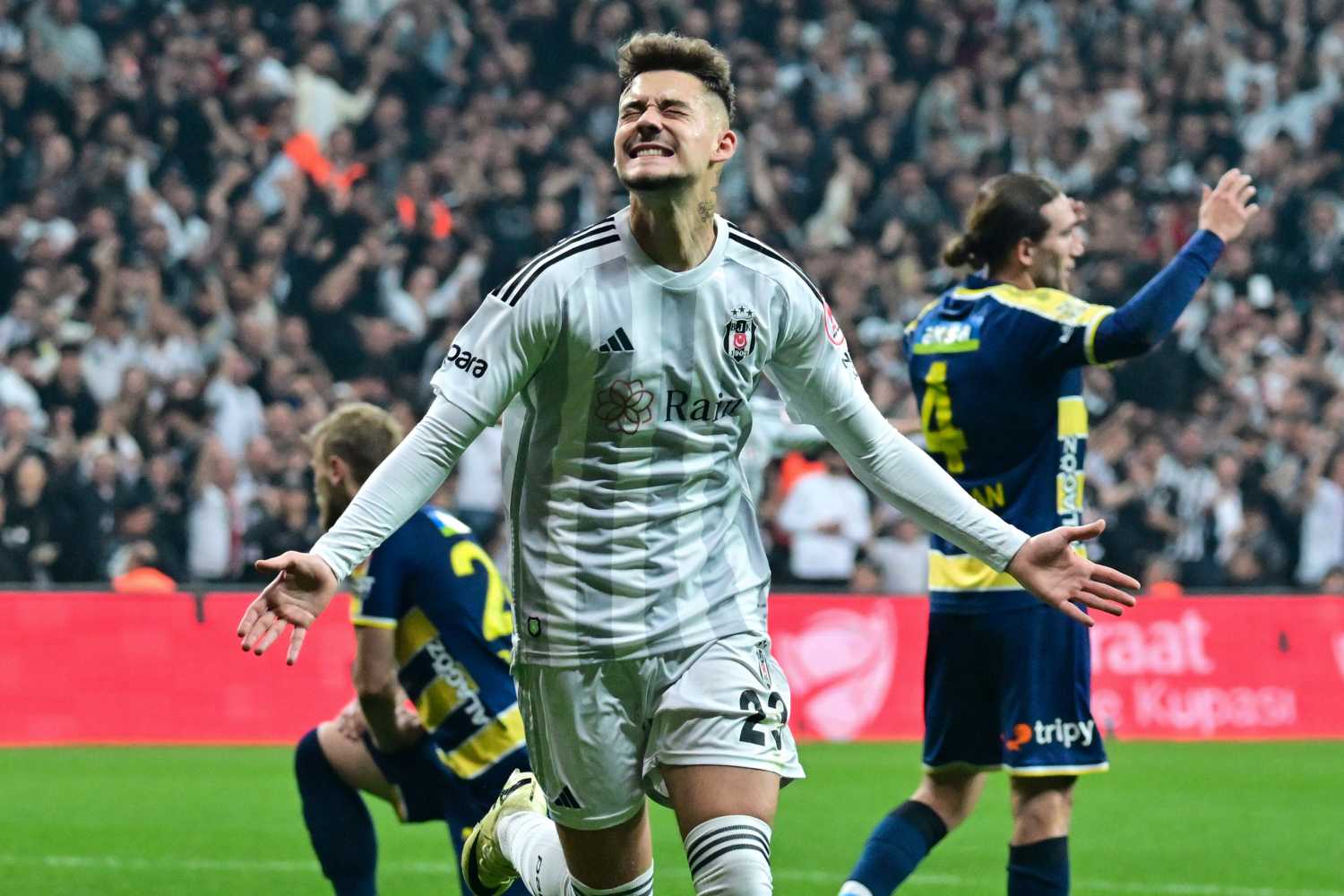 TRANSFER HABERİ | Beşiktaşlı o yıldıza 17 milyon Euro’luk dev teklif yapacaklar!