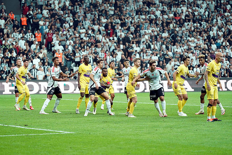 Giovanni van Bronchkorst’tan Beşiktaşlı yıldıza ültimatom! Bir an önce toparlanmalısın