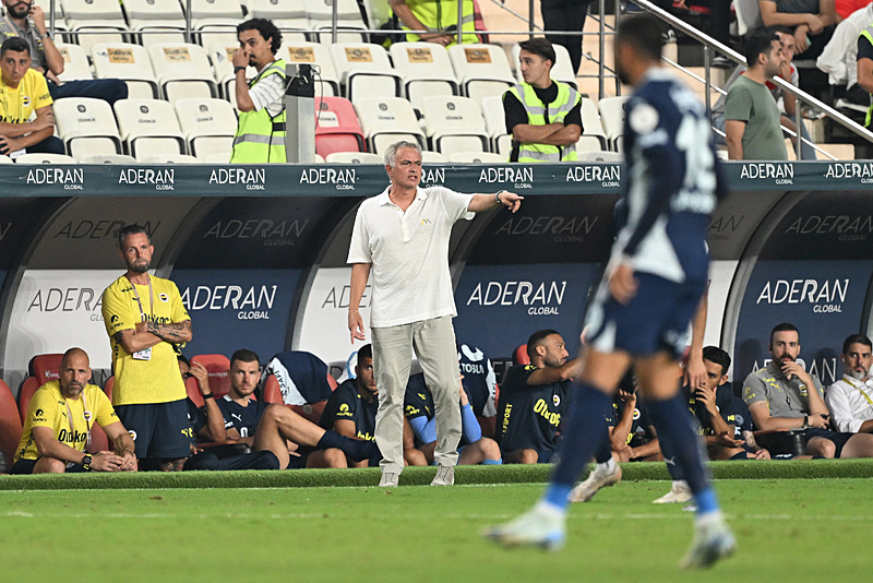 FENERBAHÇE HABERLERİ - Dünya basını Jose Mourinho’yu konuşuyor! Ensantrik bir davranış