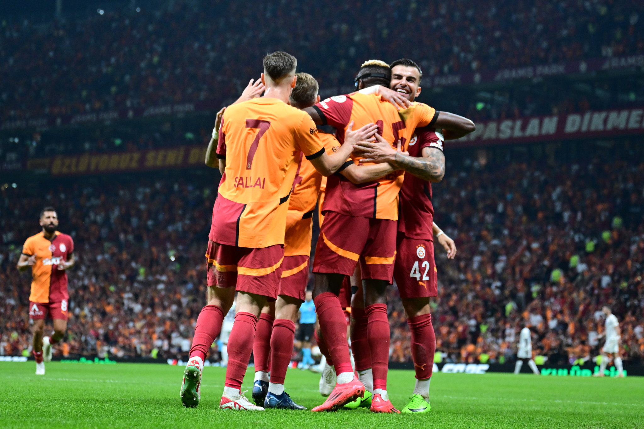 TRANSFER HABERİ: Galatasaray istiyordu Barcelona’ya gidiyor! 2025 yazında imza atacak