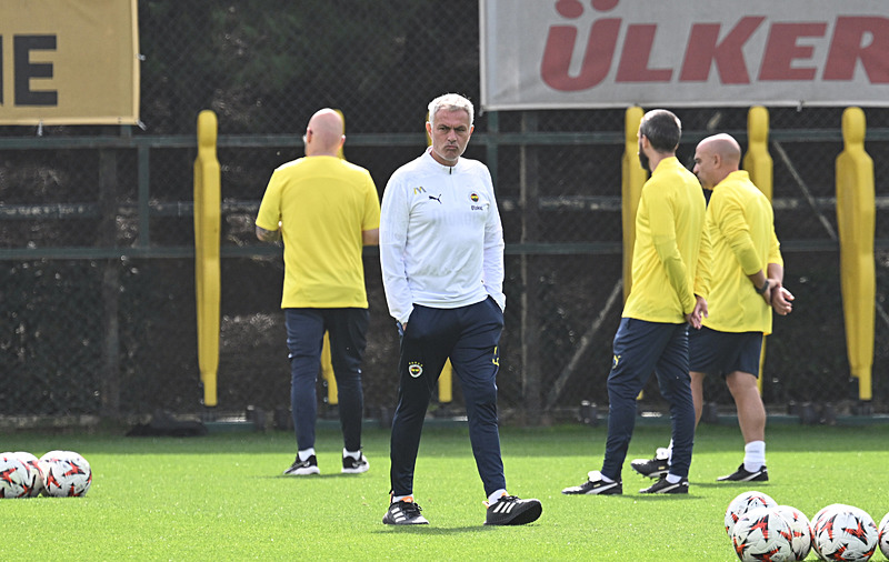 Fenerbahçe’de Jose Mourinho gelişmesi! Takımdan ayrılacak mı?