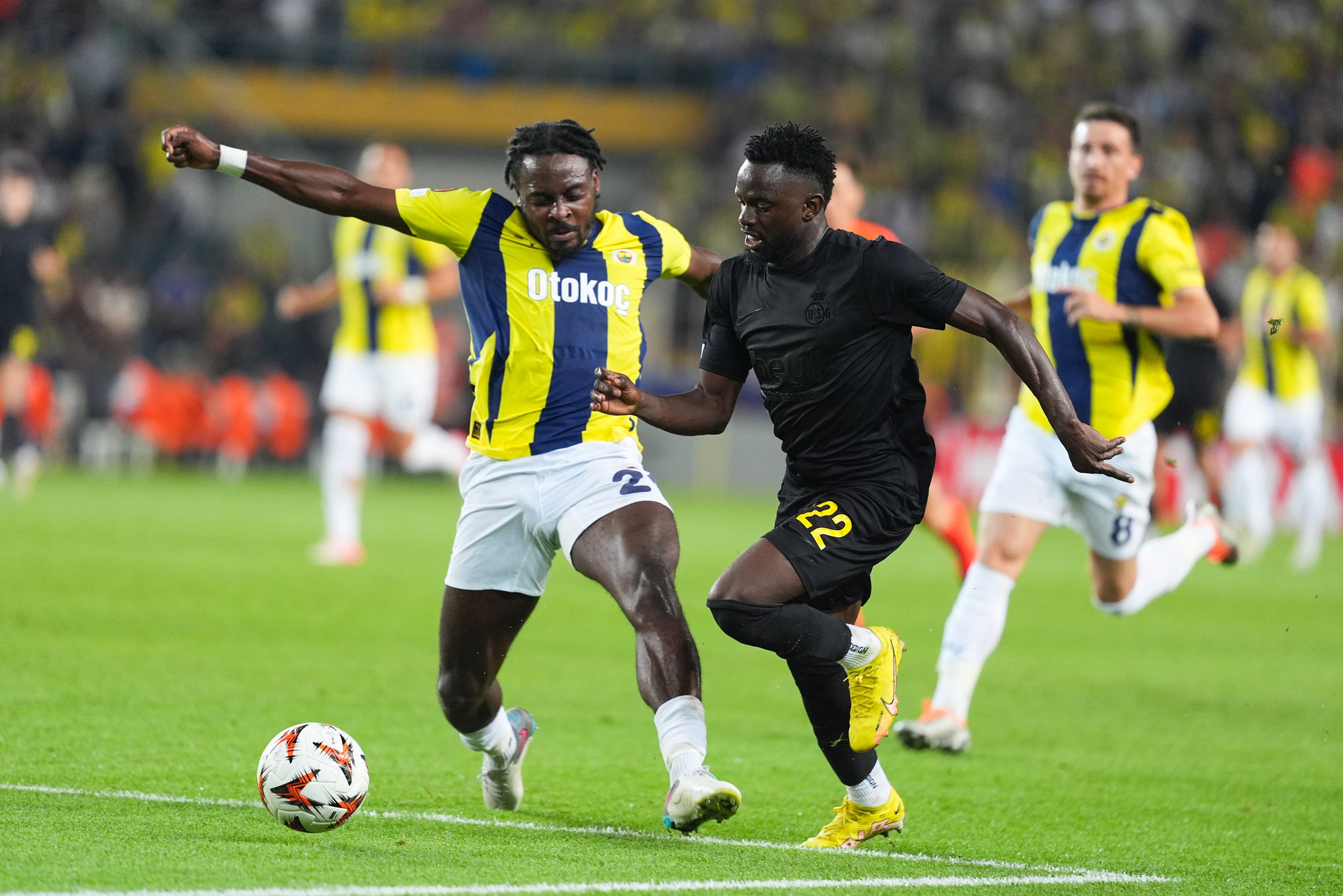 FENERBAHÇE HABERLERİ | Osayi-Samuel paylaşılamıyor! Transfer için fırsat kolluyorlar