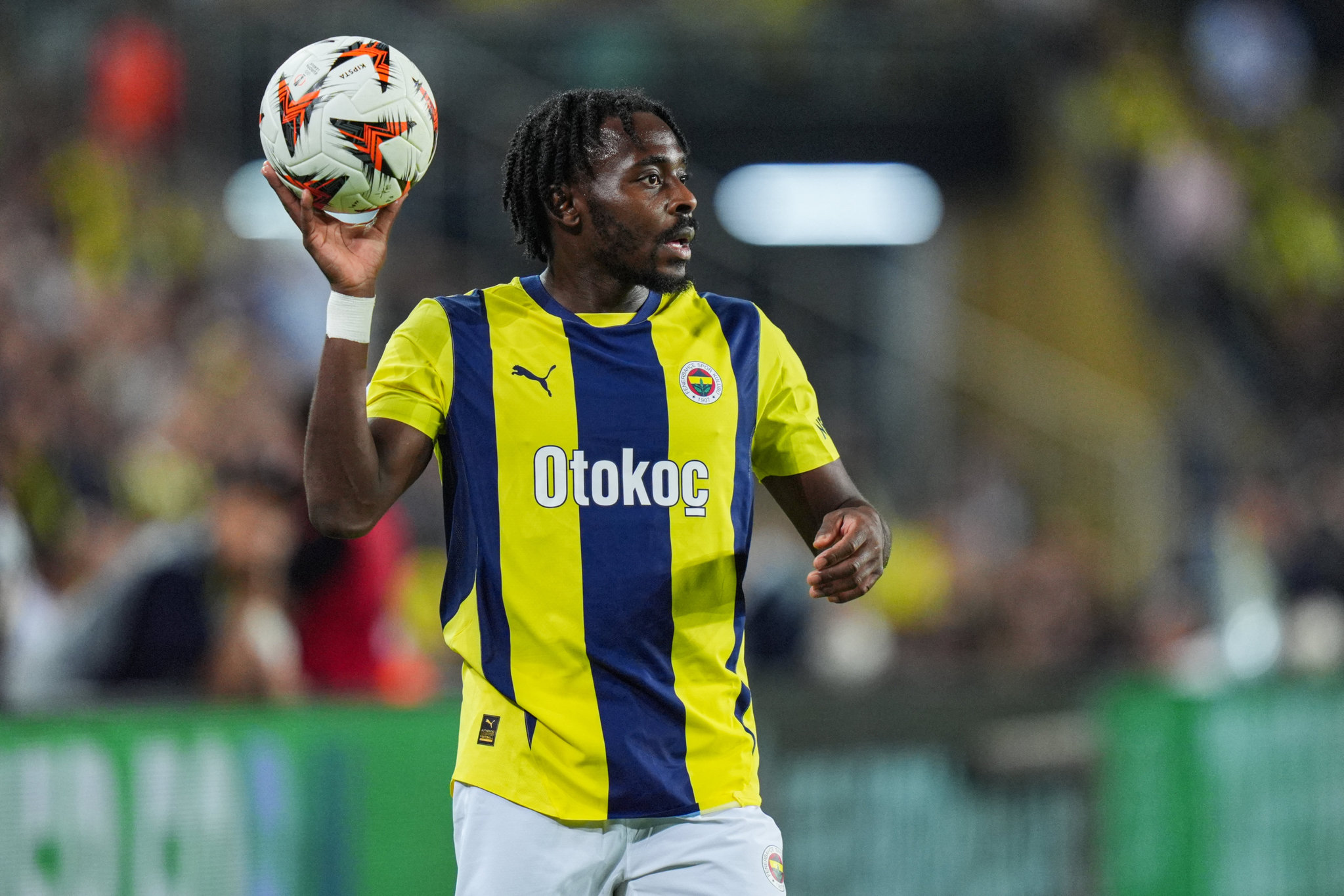 FENERBAHÇE HABERLERİ | Osayi-Samuel paylaşılamıyor! Transfer için fırsat kolluyorlar