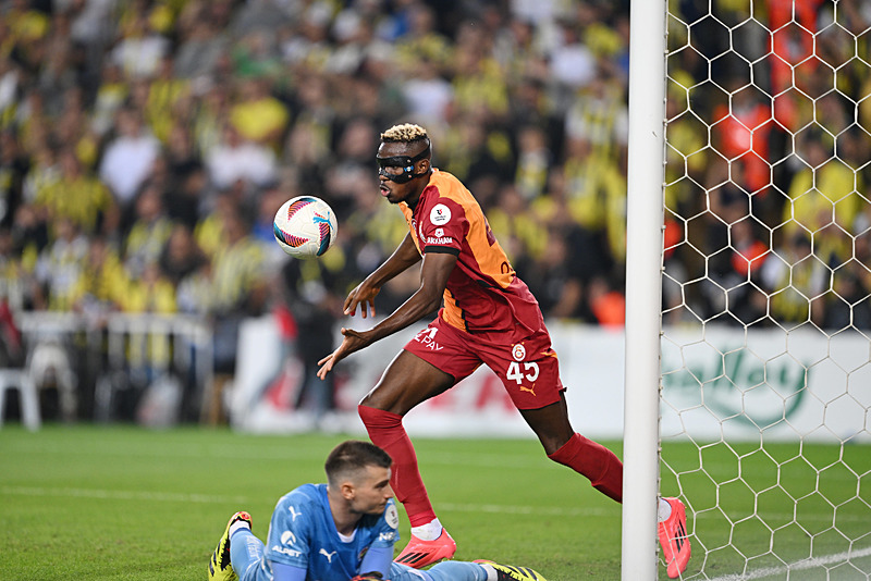 GALATASARAY HABERLERİ | Transferde flaş gelişme! Victor Osimhen devre arasında…