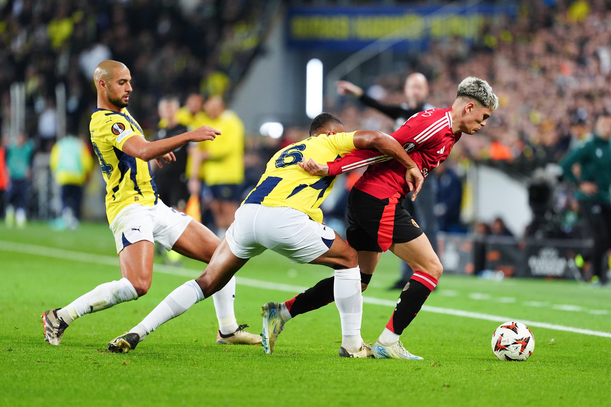 Fenerbahçe’den sağ bek harekatı! İtalyan yıldız listede