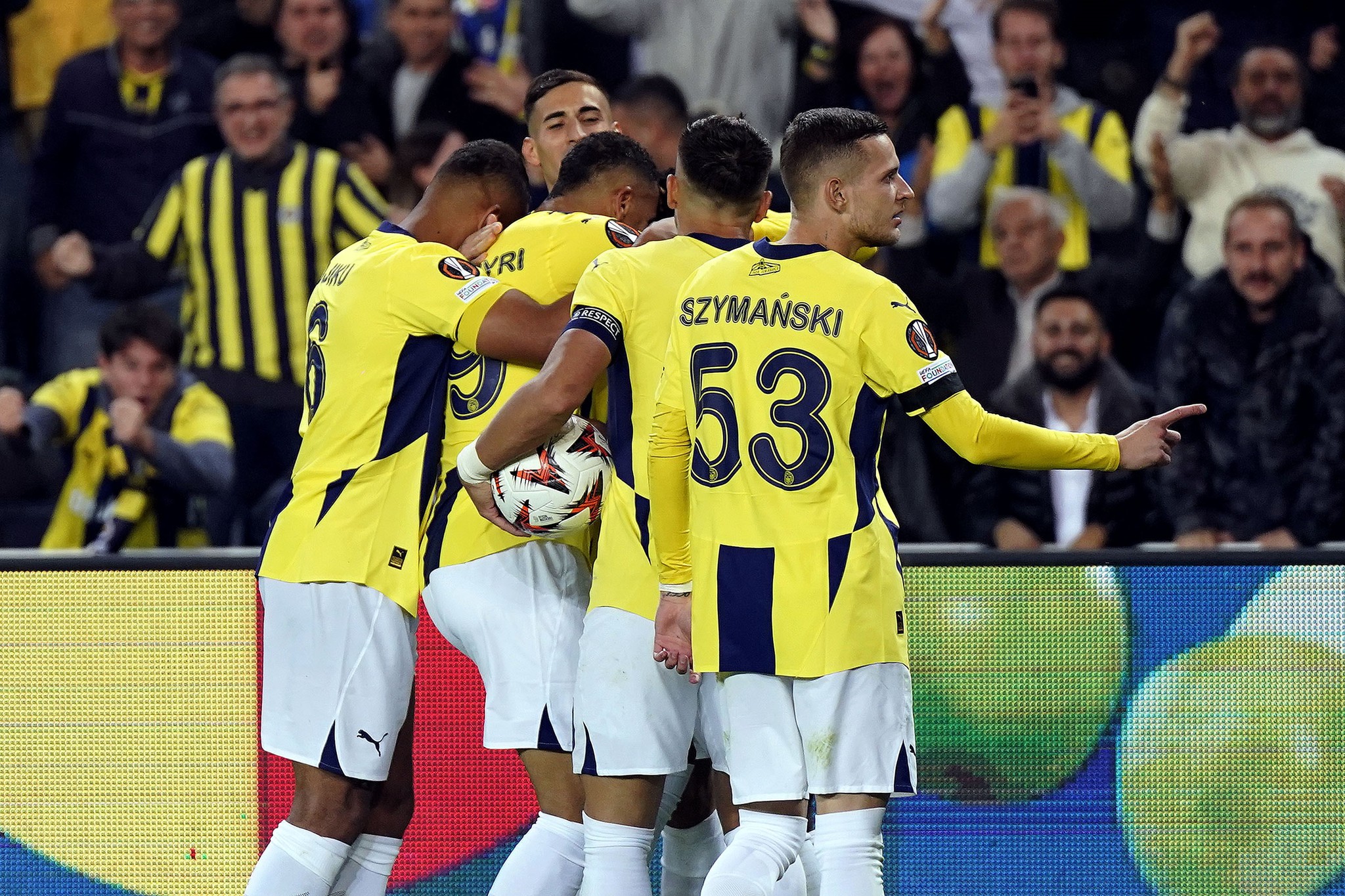 TRANSFER HABERİ: Fenerbahçeli yıldızın menajerinden şok açıklama! Galatasaray’dan teklif aldık