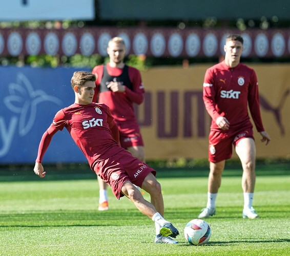 Galatasaray’a sambacı sol bek! Gelmeye sıcak bakıyor