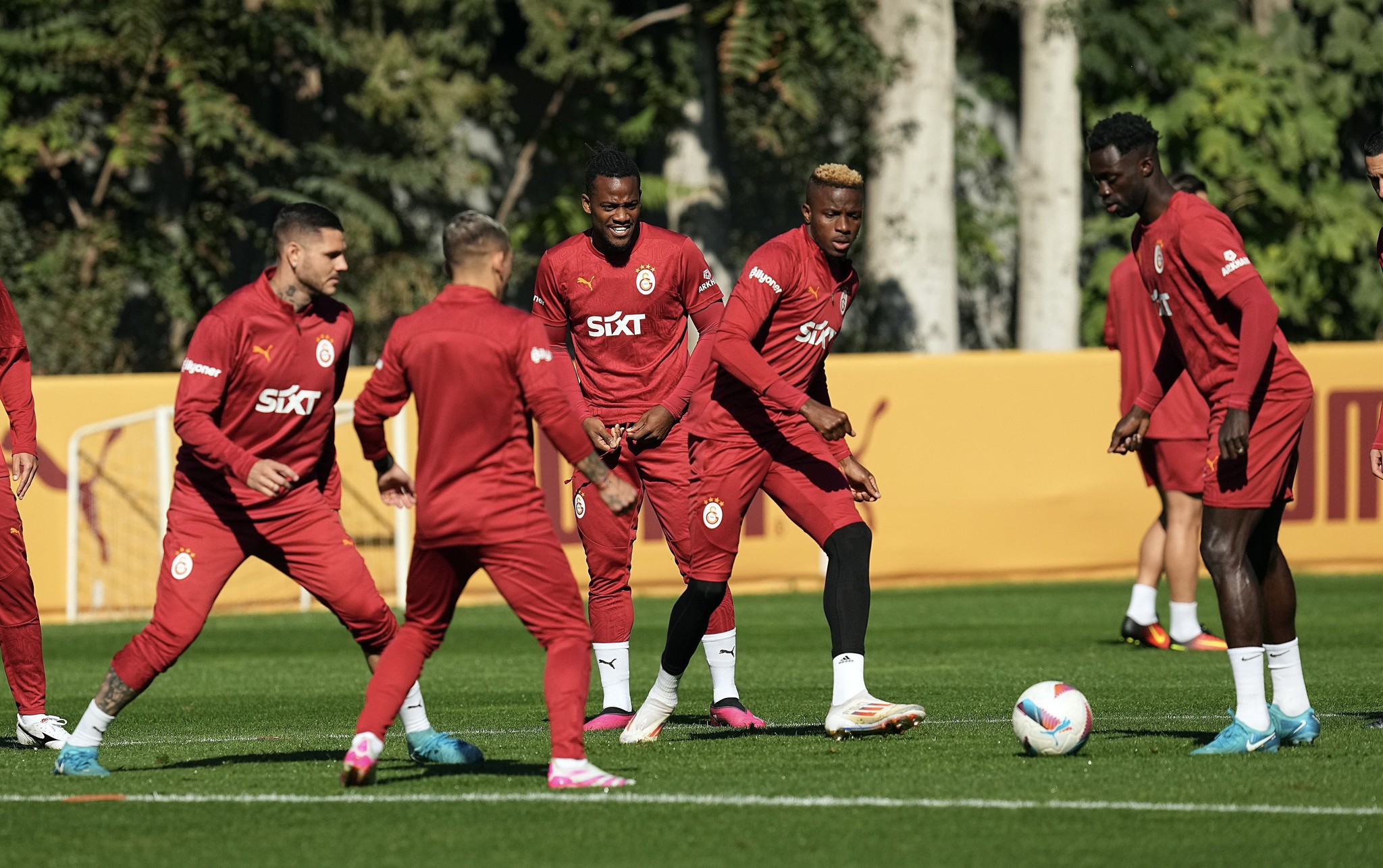 Galatasaray’a sambacı sol bek! Gelmeye sıcak bakıyor