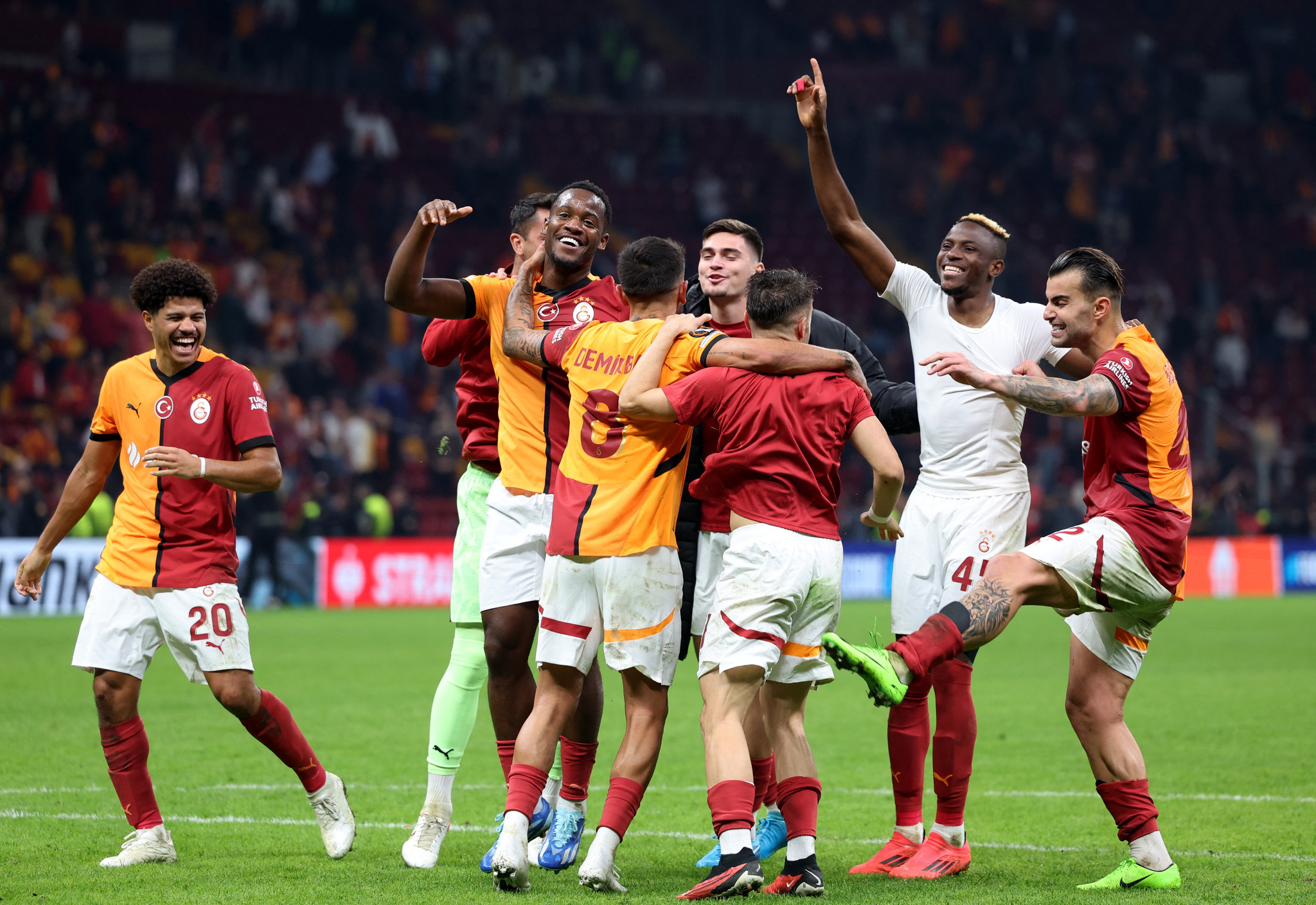 Galatasaray’a sambacı sol bek! Gelmeye sıcak bakıyor