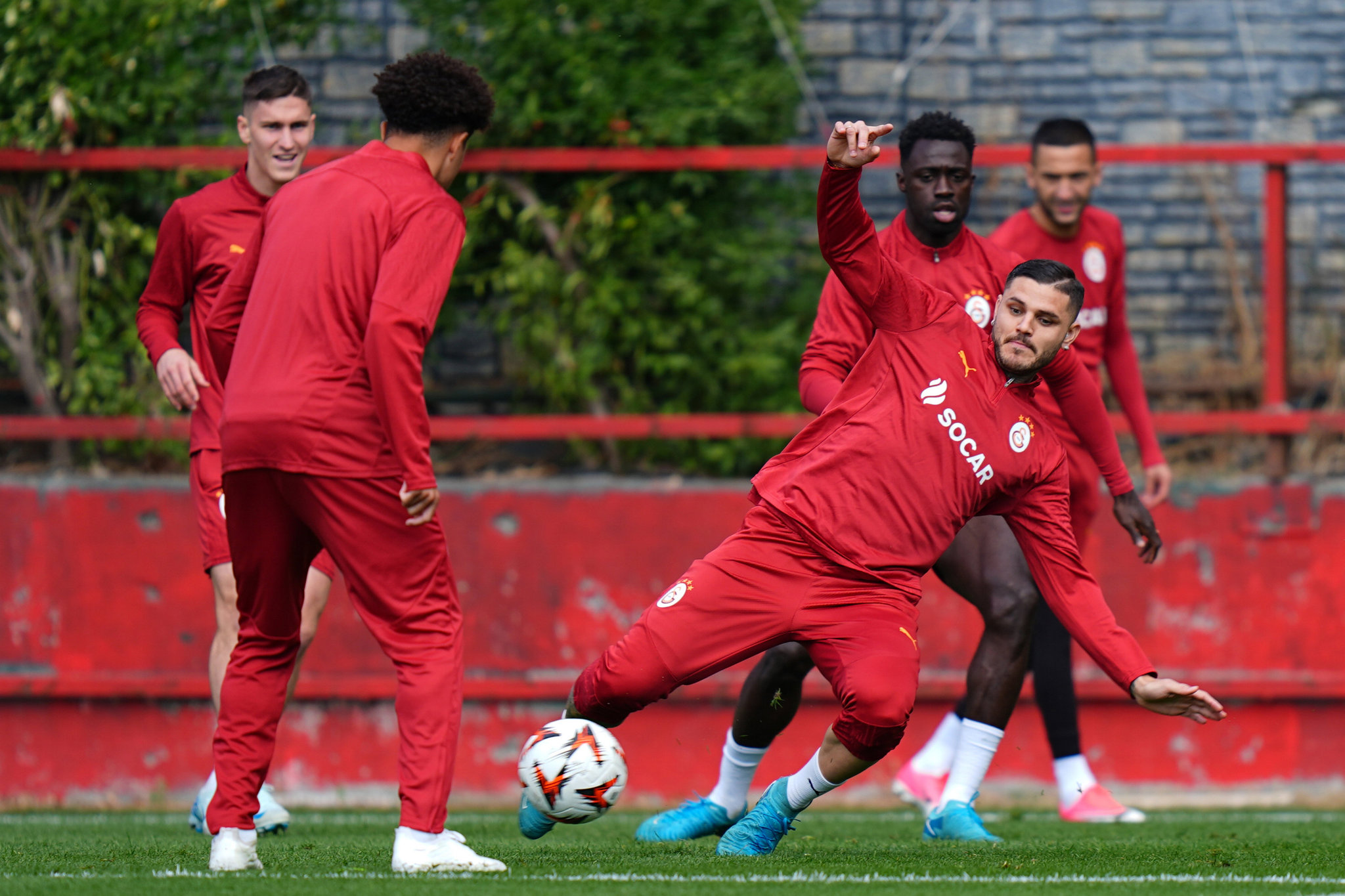 Dev derbiye gözlemci akını! Galatasaraylı yıldızı izleyecekler