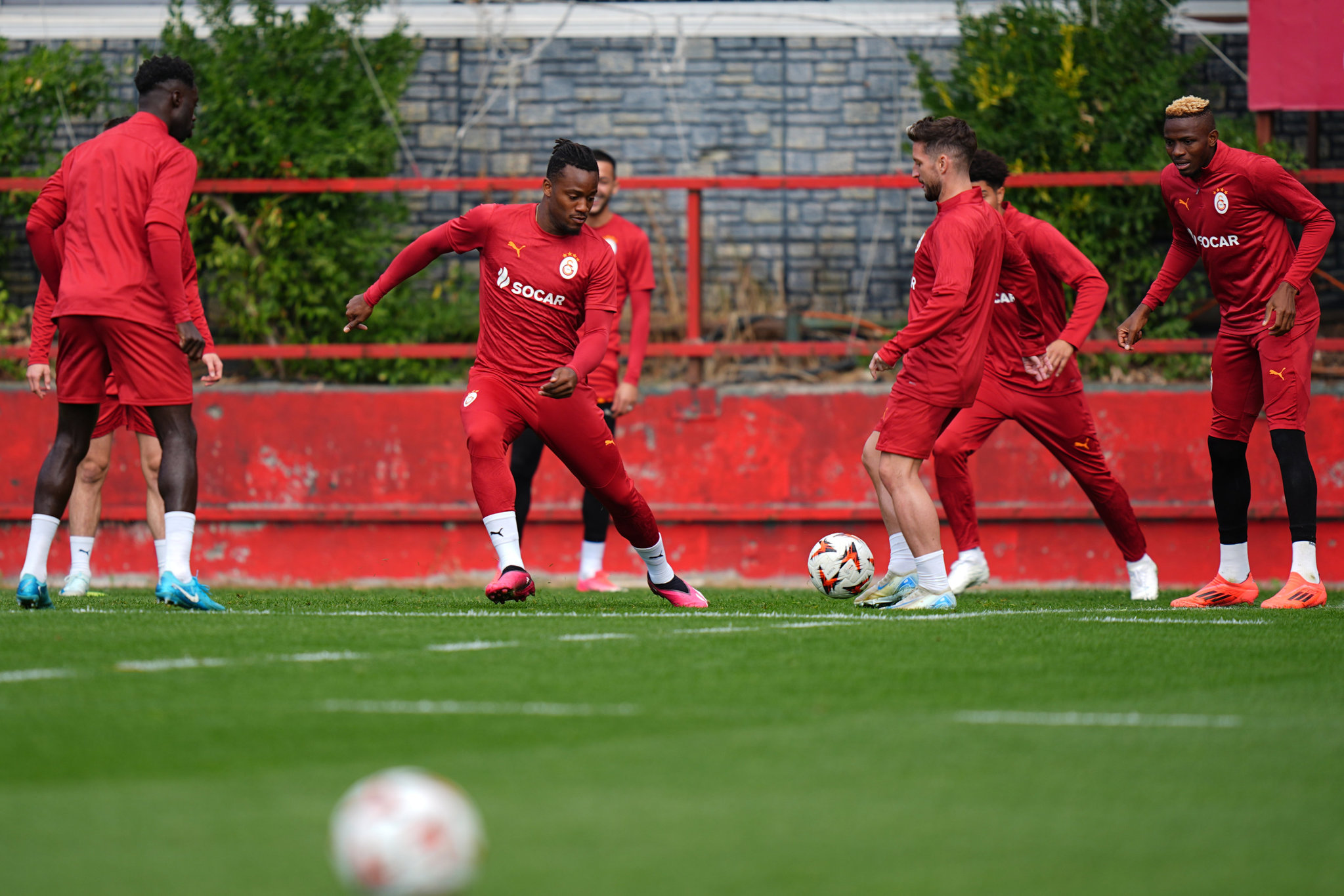 Dev derbiye gözlemci akını! Galatasaraylı yıldızı izleyecekler