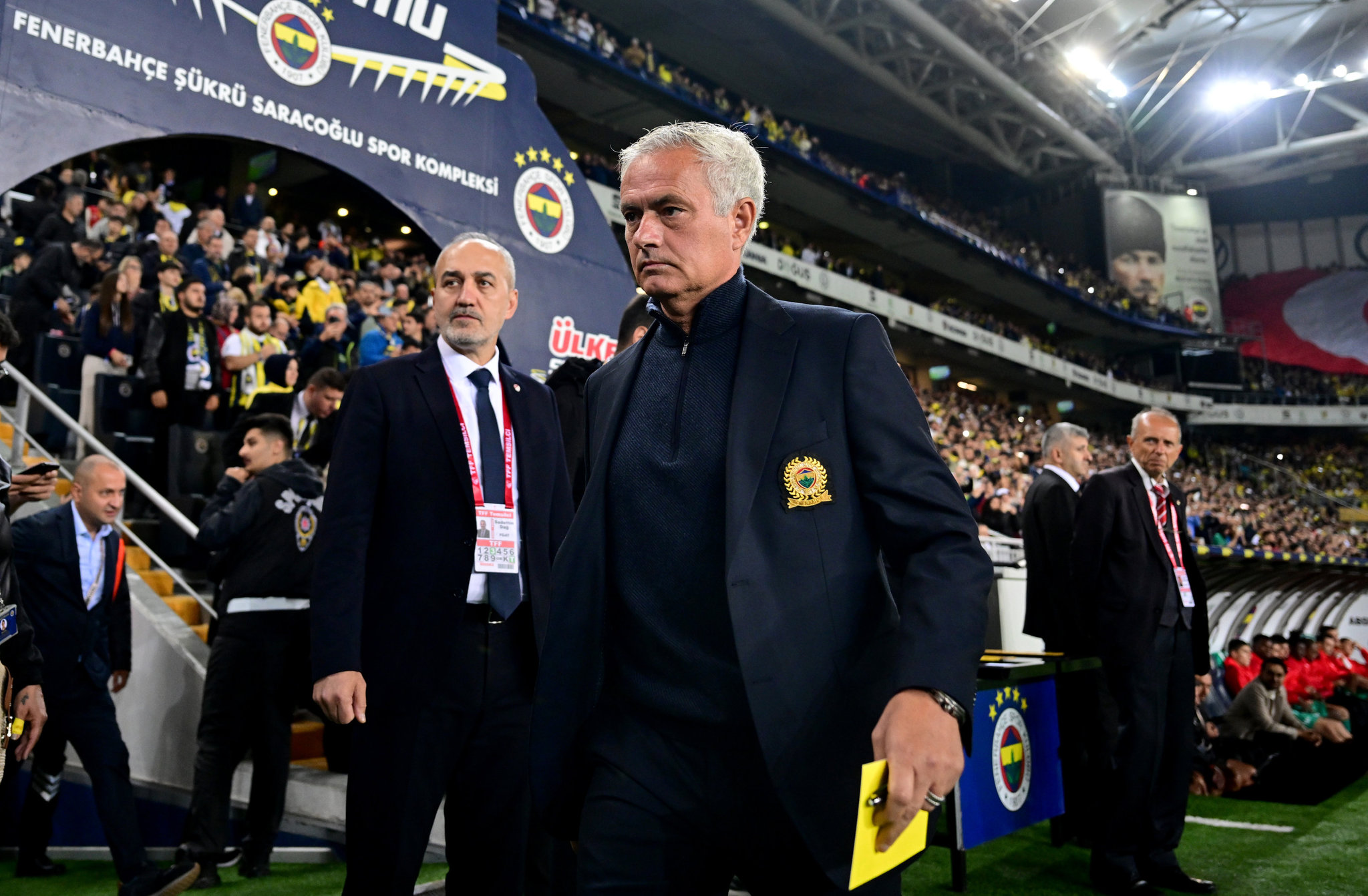 FENERBAHÇE HABERİ: Jose Mourinho’dan ayrılık açıklaması! Premier Lig’e dönecek mi?