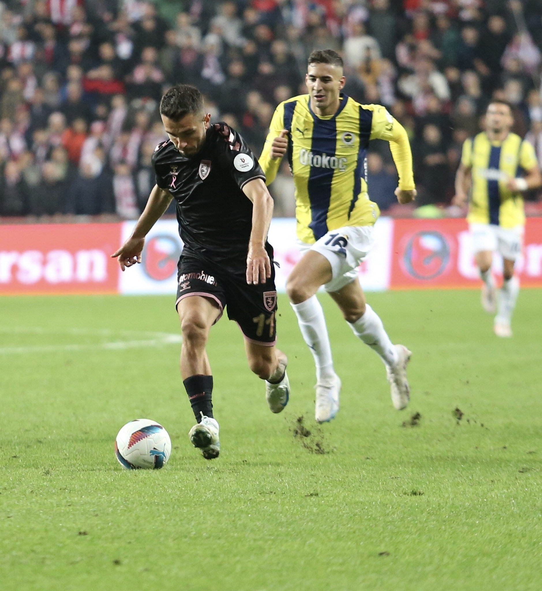 TRANSFER HABERİ | Fenerbahçe’nin yıldızına sürpriz talip! İşte yapılacak teklif