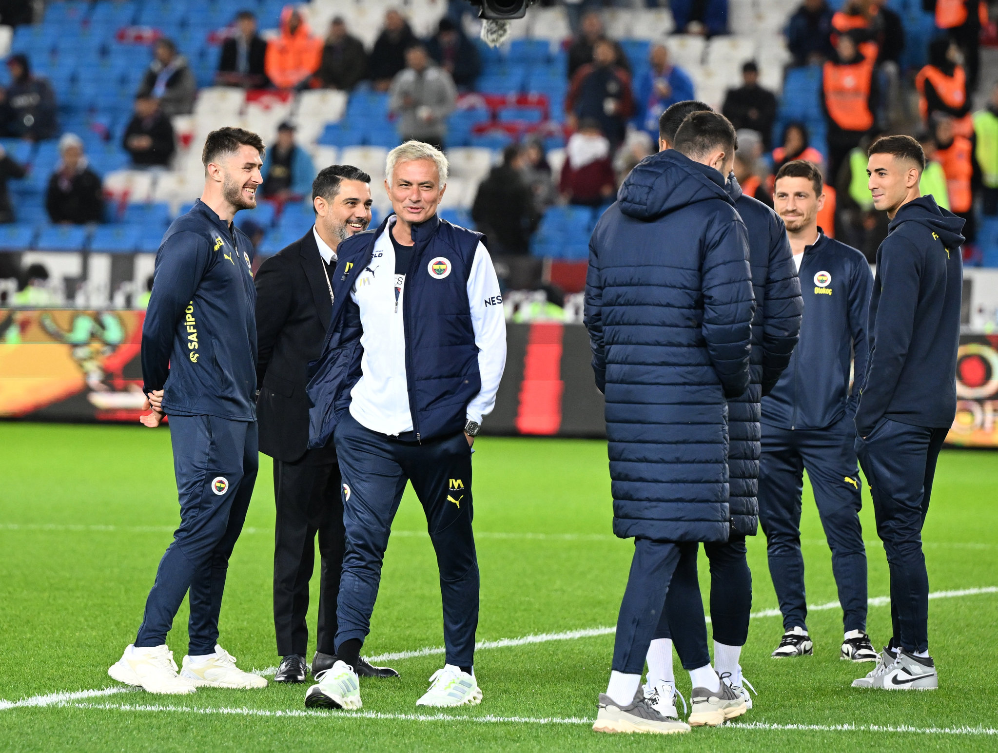 FENERBAHÇE HABERİ: Jose Mourinho tüm dünyada gündem oldu! İşte atılan manşetler