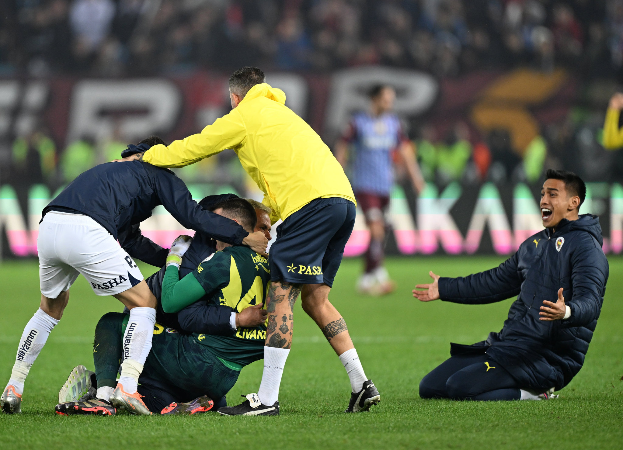 FENERBAHÇE HABERİ: Jose Mourinho tüm dünyada gündem oldu! İşte atılan manşetler