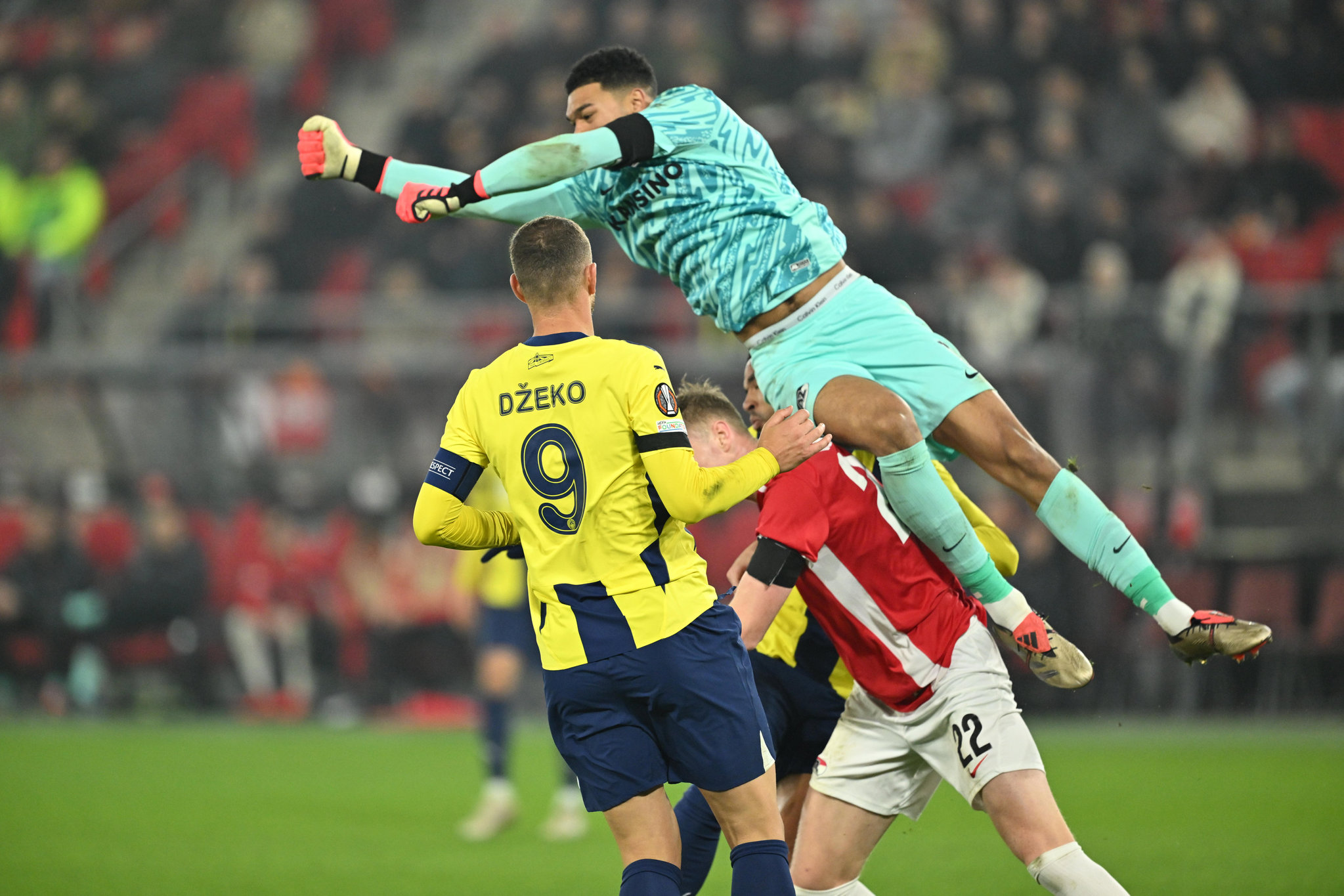 Fenerbahçe’de 9 ayrılık birden! Mourinho’dan AZ Alkmaar maçı sonrası radikal karar