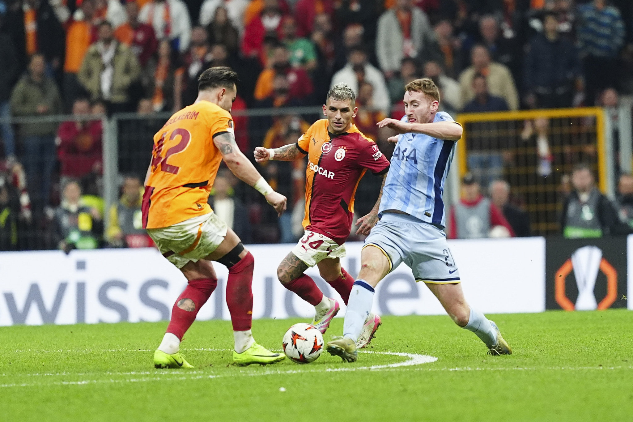 Galatasaraylı yıldıza Manchester United kancası! Yılın transfer bombası patlıyor