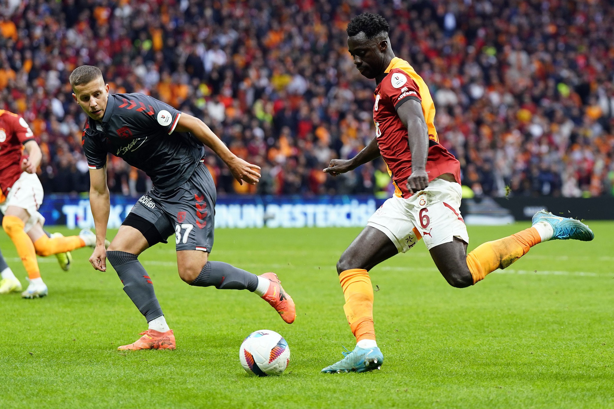 GALATASARAY HABERLERİ | Ahmet Çakar’dan flaş yorum! Uydurma bir penaltı...