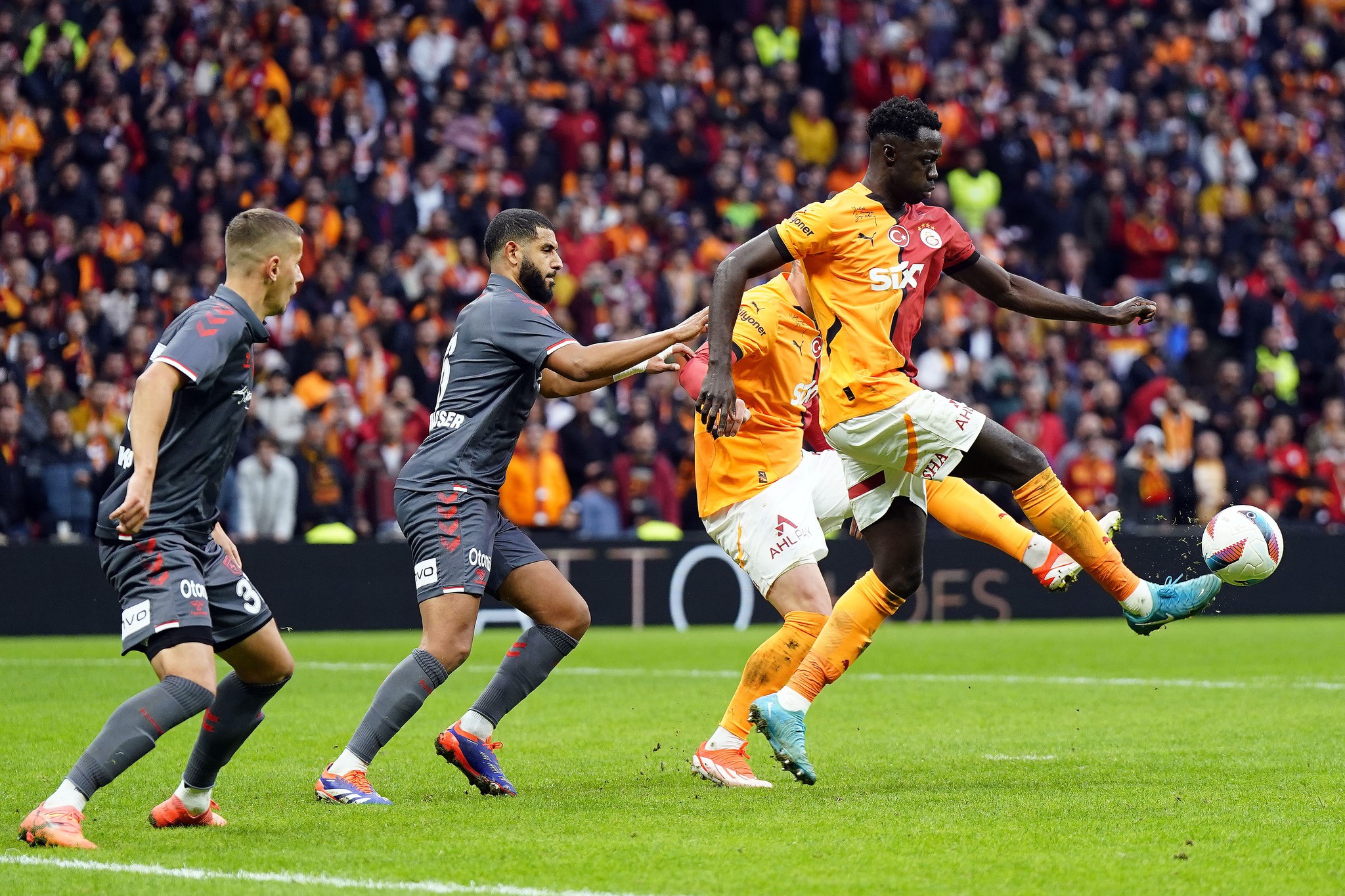 GALATASARAY HABERLERİ | Ahmet Çakar’dan flaş yorum! Uydurma bir penaltı...