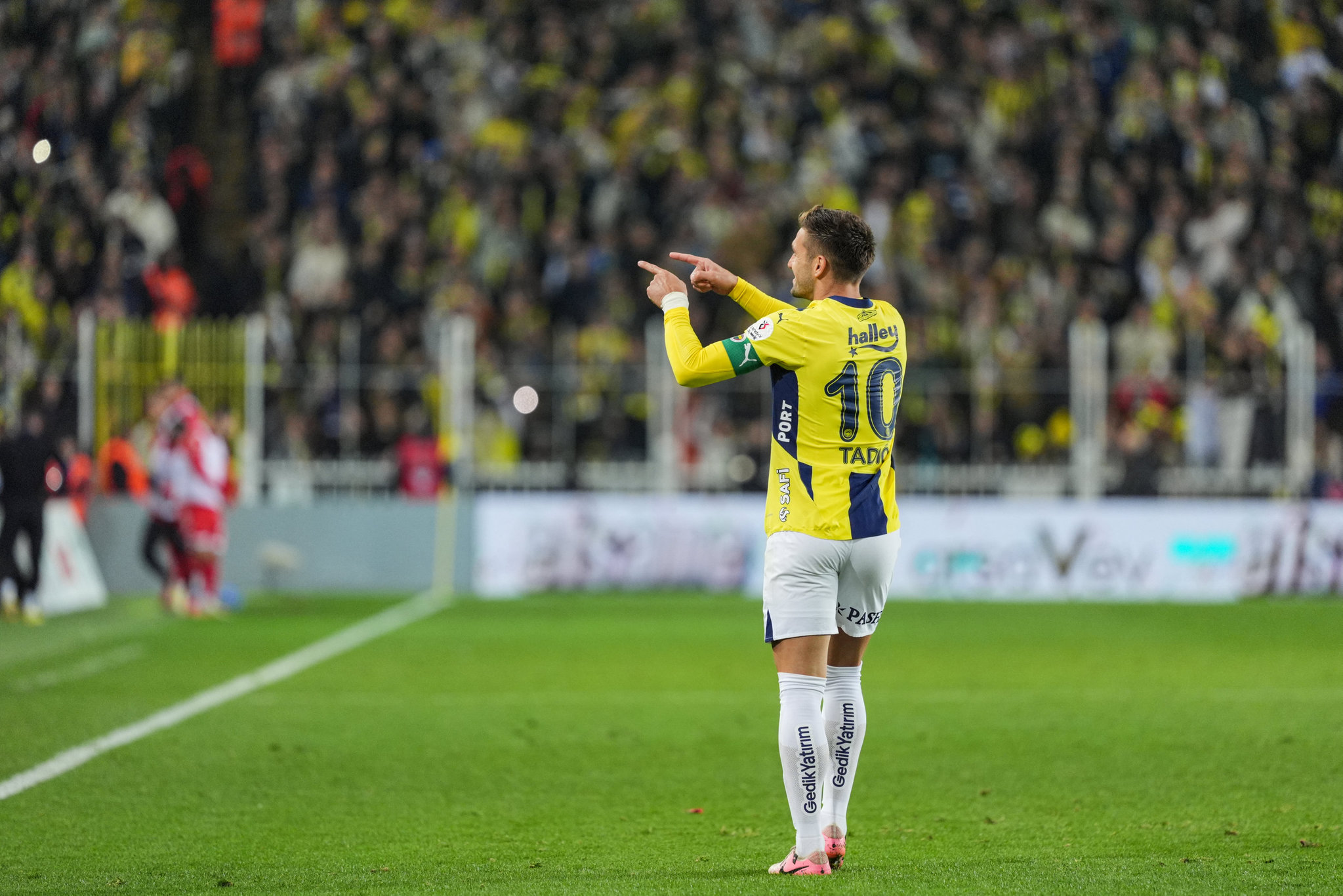 FENERBAHÇE HABERİ | Dusan Tadic’le 1 sene daha! İşte sözleşme şartları