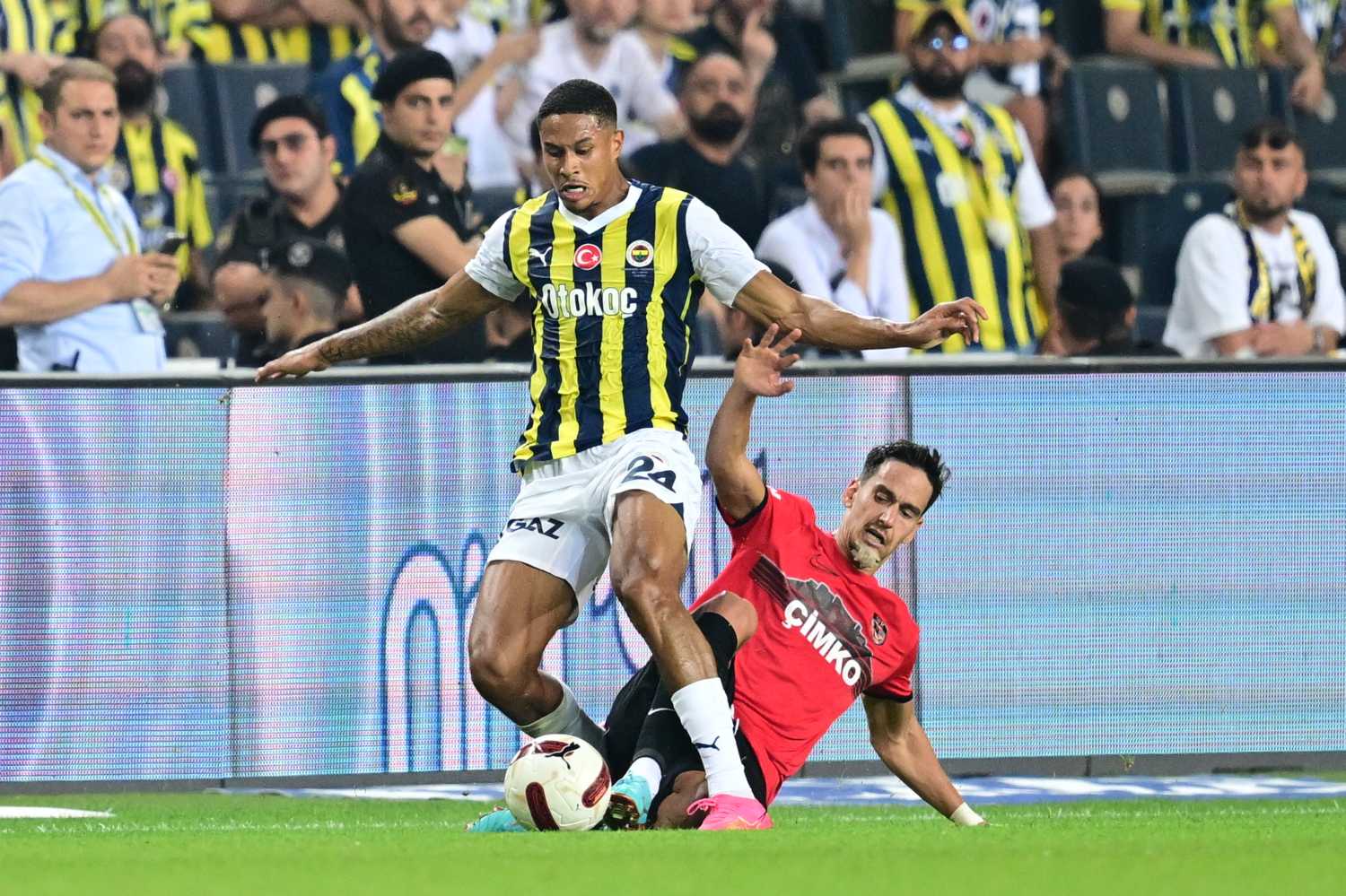 TRANSFER HABERİ |  Oosterwolde Fenerbahçe’deki geleceği hakkında konuştu! Planım...