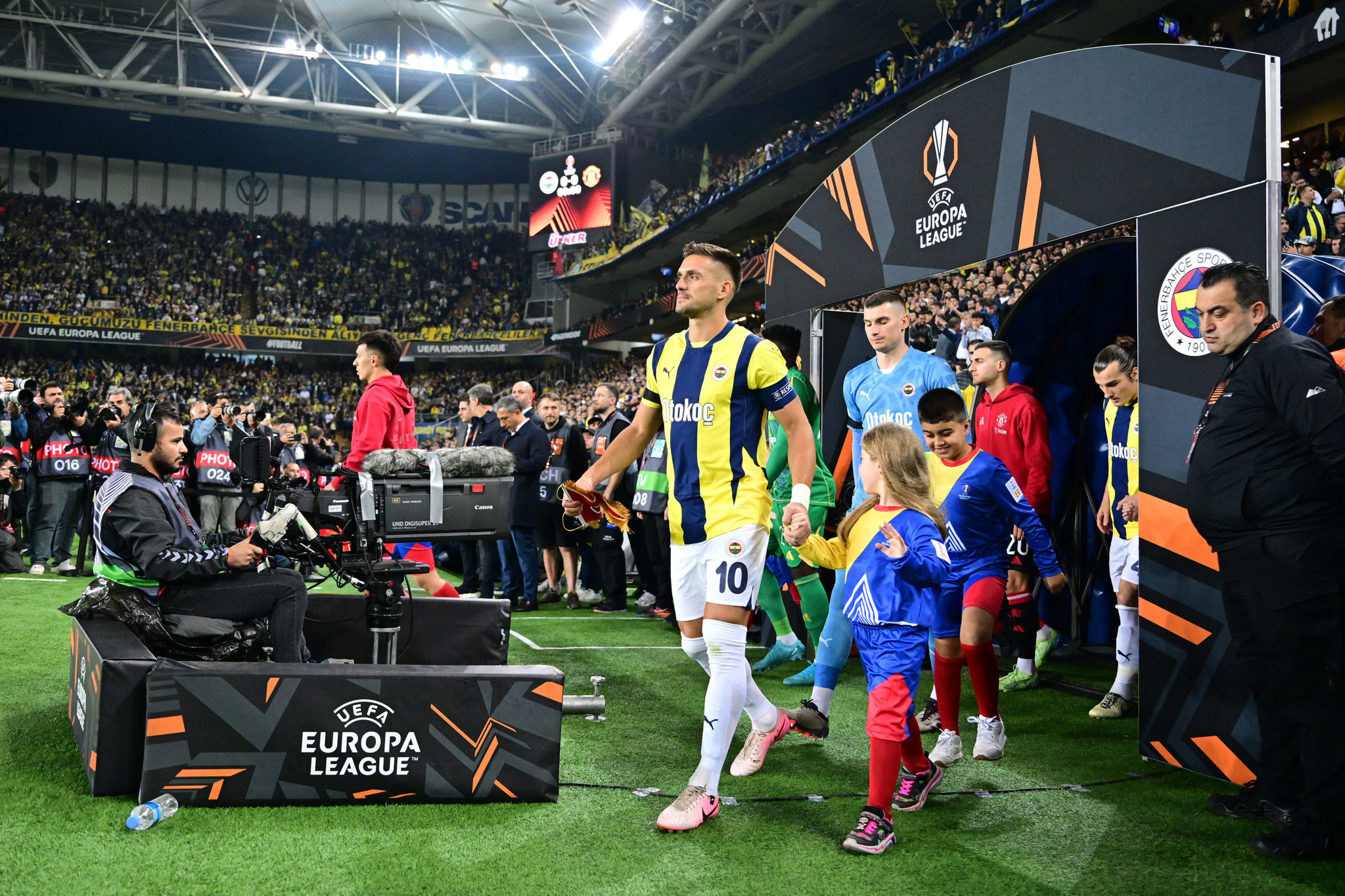 Dusan Tadic Fenerbahçe’den ayrılıyor mu? Sırp yıldıza bomba teklif