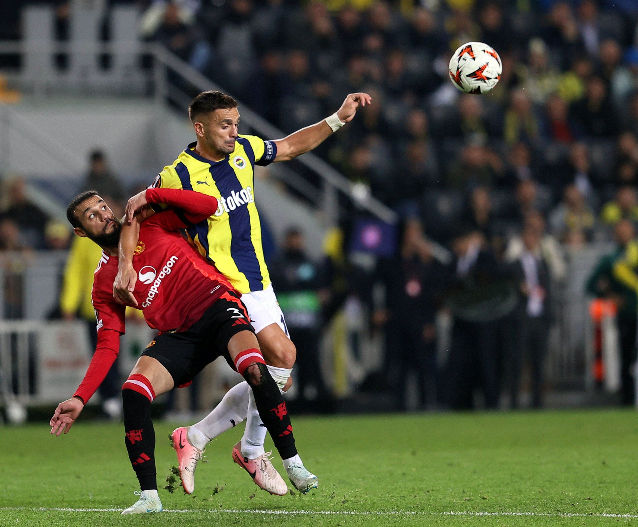 Dusan Tadic Fenerbahçe’den ayrılıyor mu? Sırp yıldıza bomba teklif