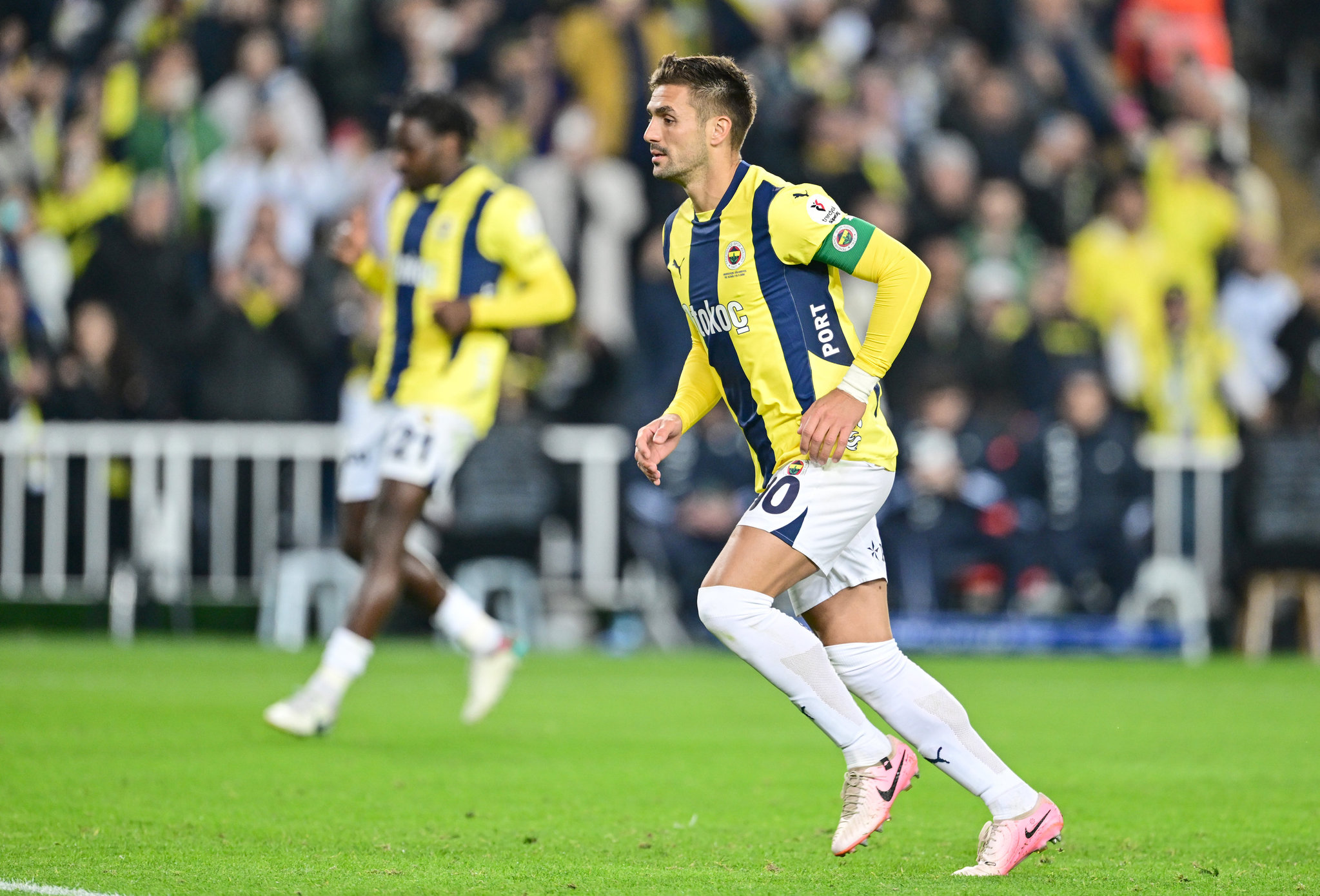 Dusan Tadic Fenerbahçe’den ayrılıyor mu? Sırp yıldıza bomba teklif