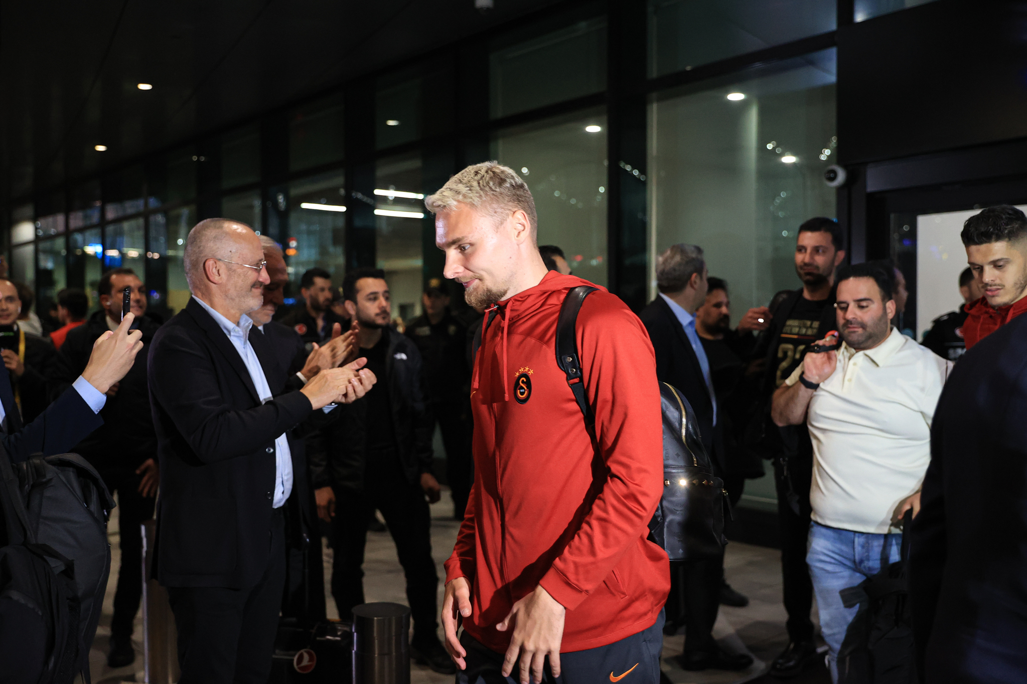 GALATASARAY HABERLERİ: Okan Buruk kararını verdi! Victor Nelsson...