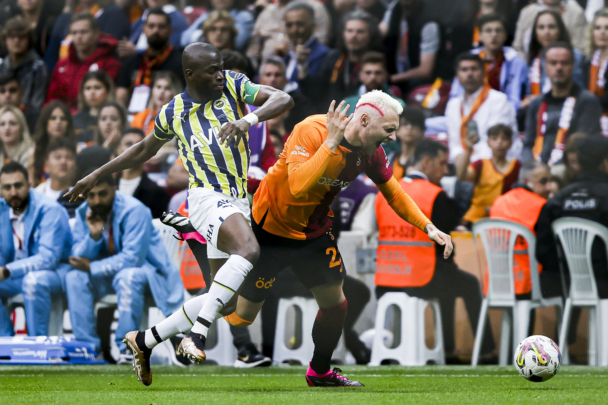 GALATASARAY HABERLERİ: Okan Buruk kararını verdi! Victor Nelsson...